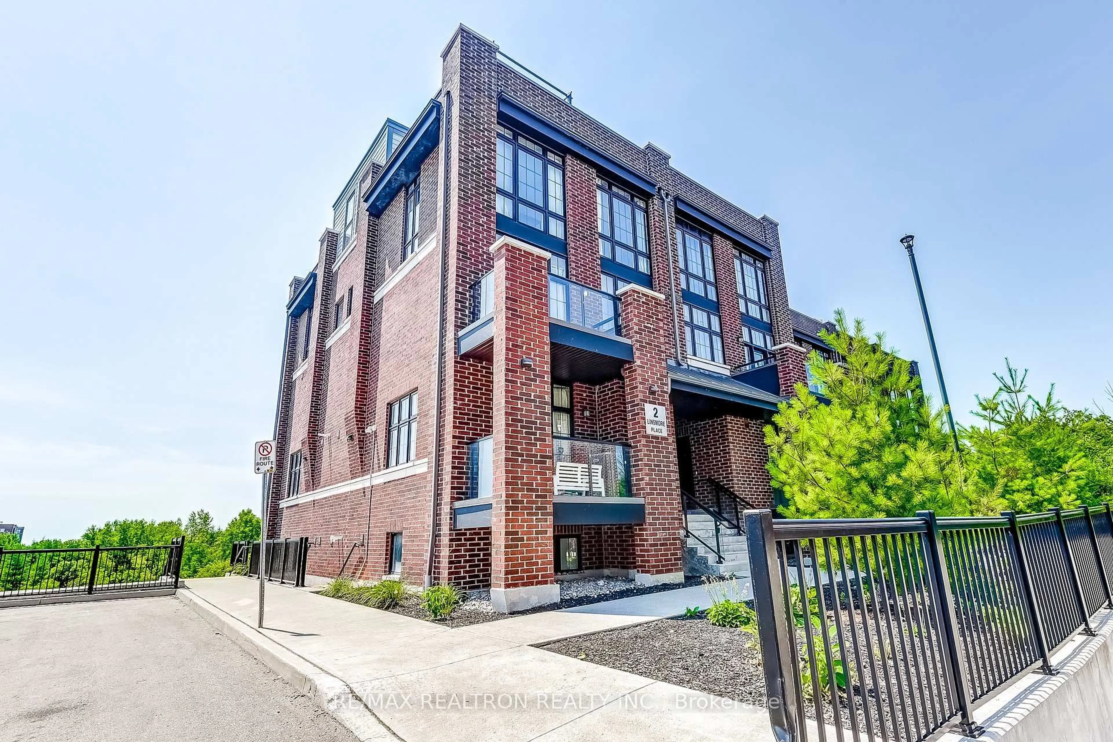 Home with brick exterior material, building for 2 Linsmore Pl #2, Whitchurch-Stouffville Ontario L4A 4T4