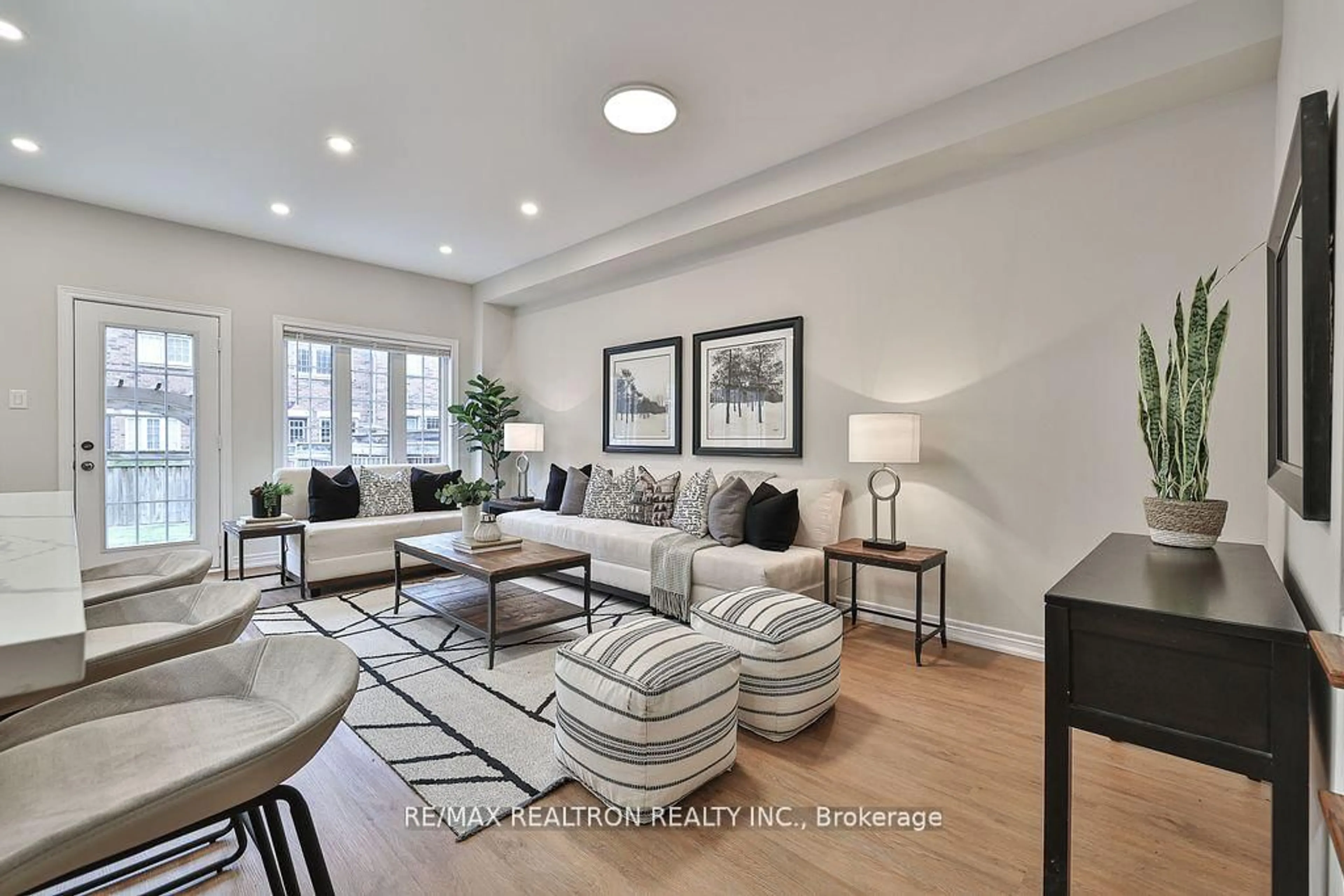 Living room with furniture, unknown for 138 Southdown Ave, Vaughan Ontario L6A 4N7