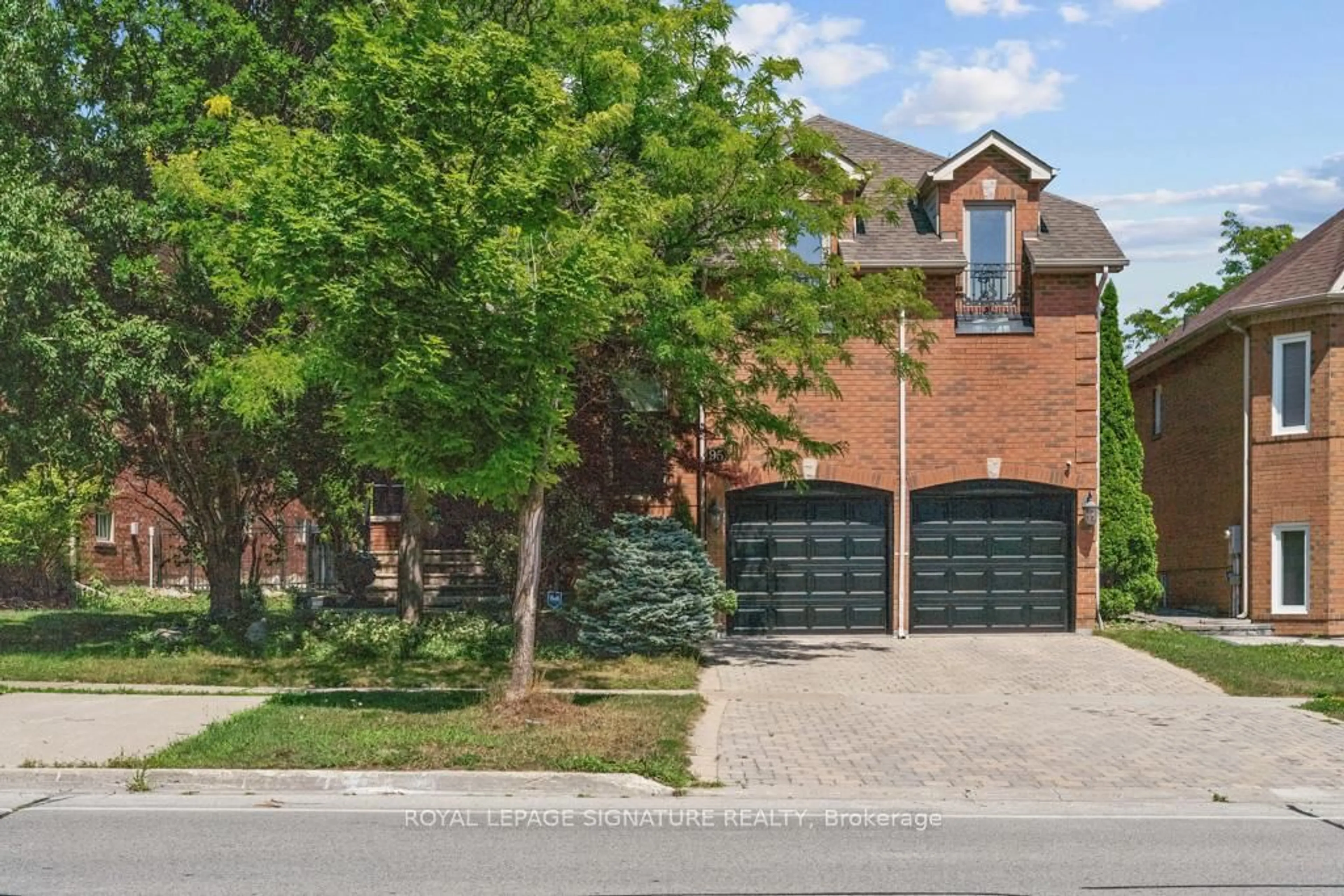 Home with brick exterior material, street for 95 Shaftsbury Ave, Richmond Hill Ontario L4C 0G4