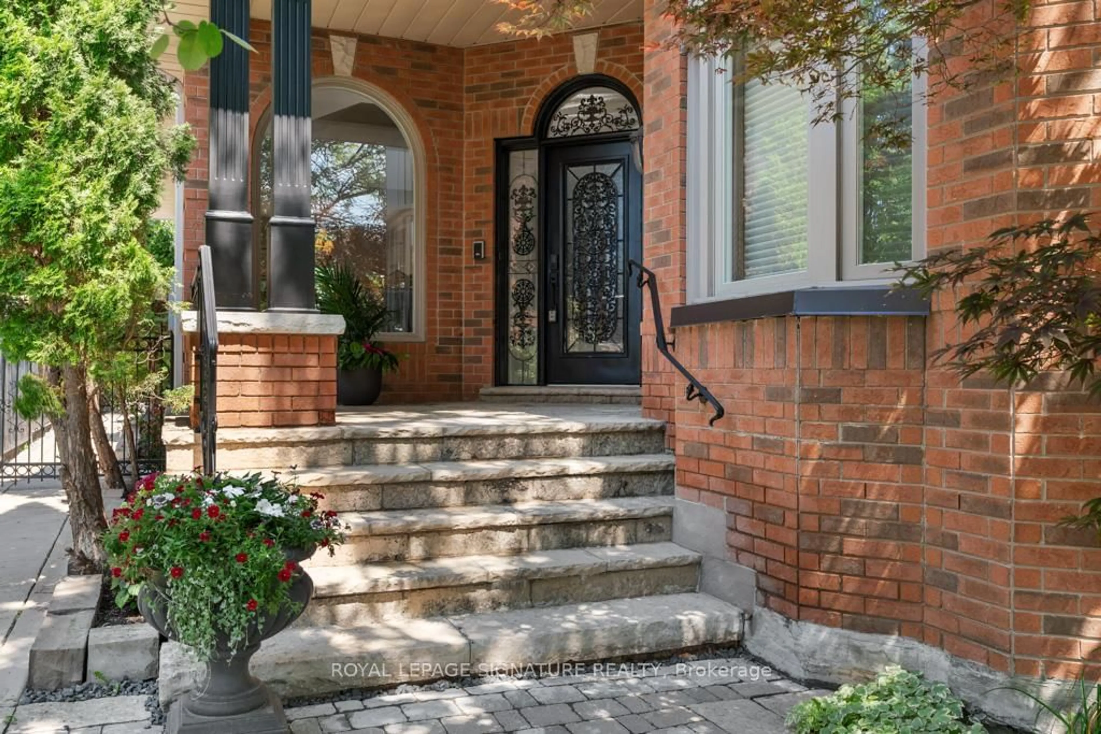 Unknown for 95 Shaftsbury Ave, Richmond Hill Ontario L4C 0G4