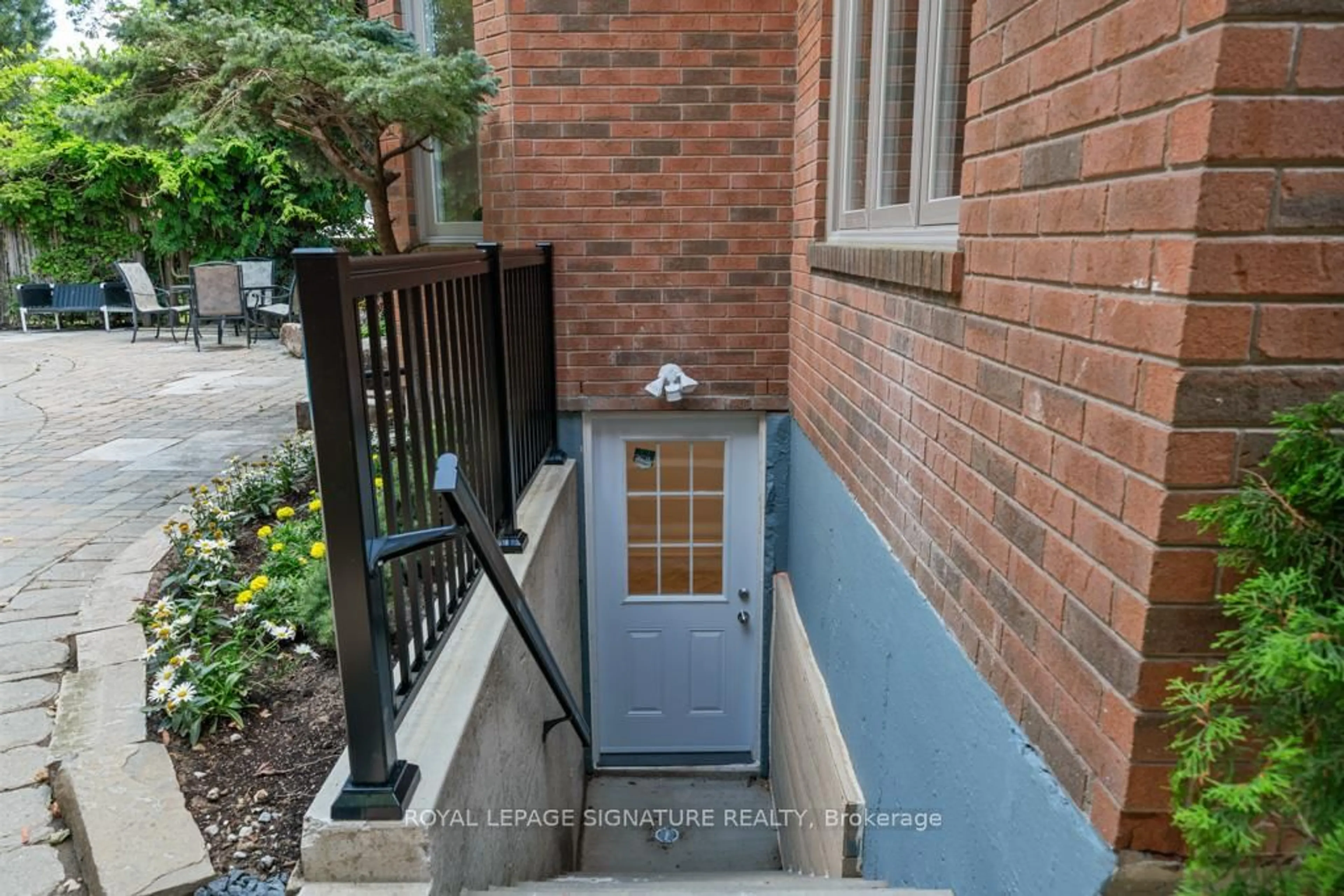 Unknown for 95 Shaftsbury Ave, Richmond Hill Ontario L4C 0G4