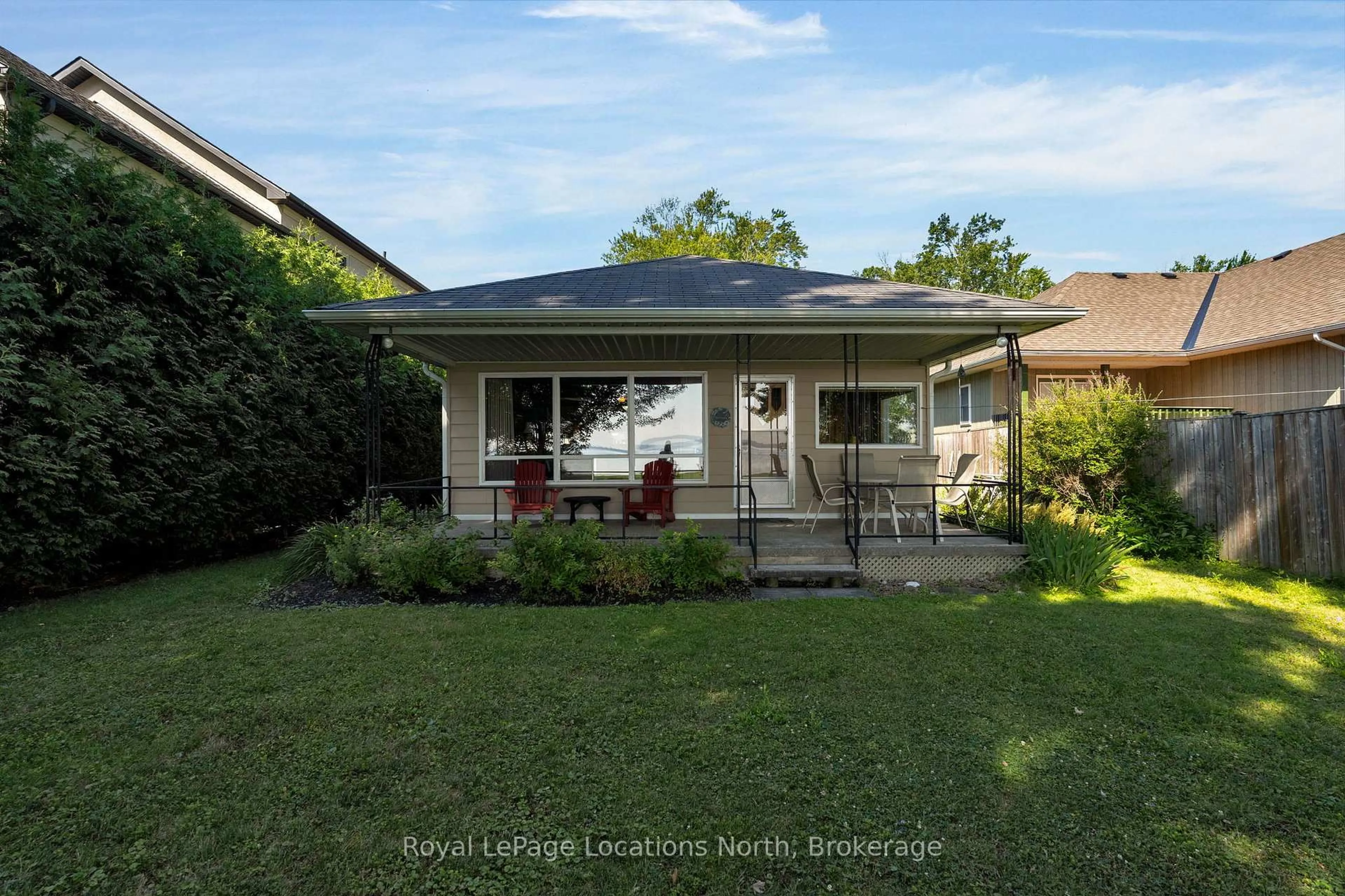 A pic from outside/outdoor area/front of a property/back of a property/a pic from drone, street for 297 Beach Rd, Innisfil Ontario L0L 1R0