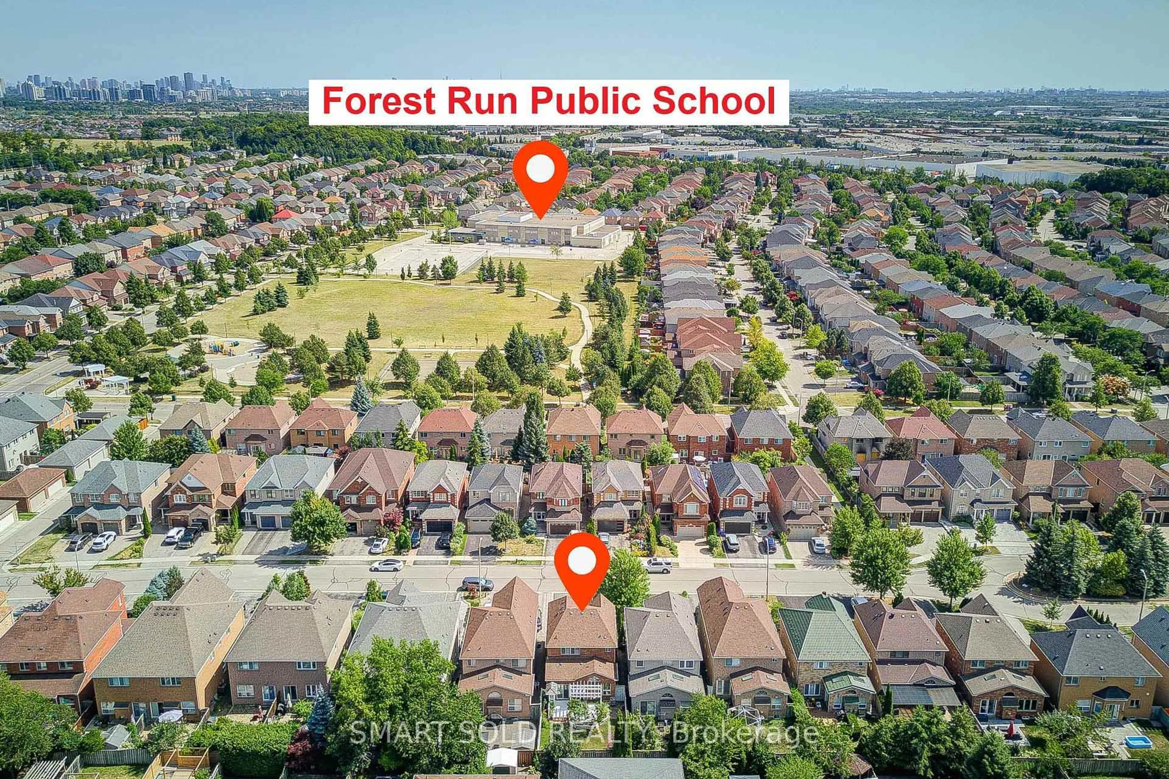 A pic from outside/outdoor area/front of a property/back of a property/a pic from drone, forest/trees view for 40 Tuscana Blvd, Vaughan Ontario L4K 5J2