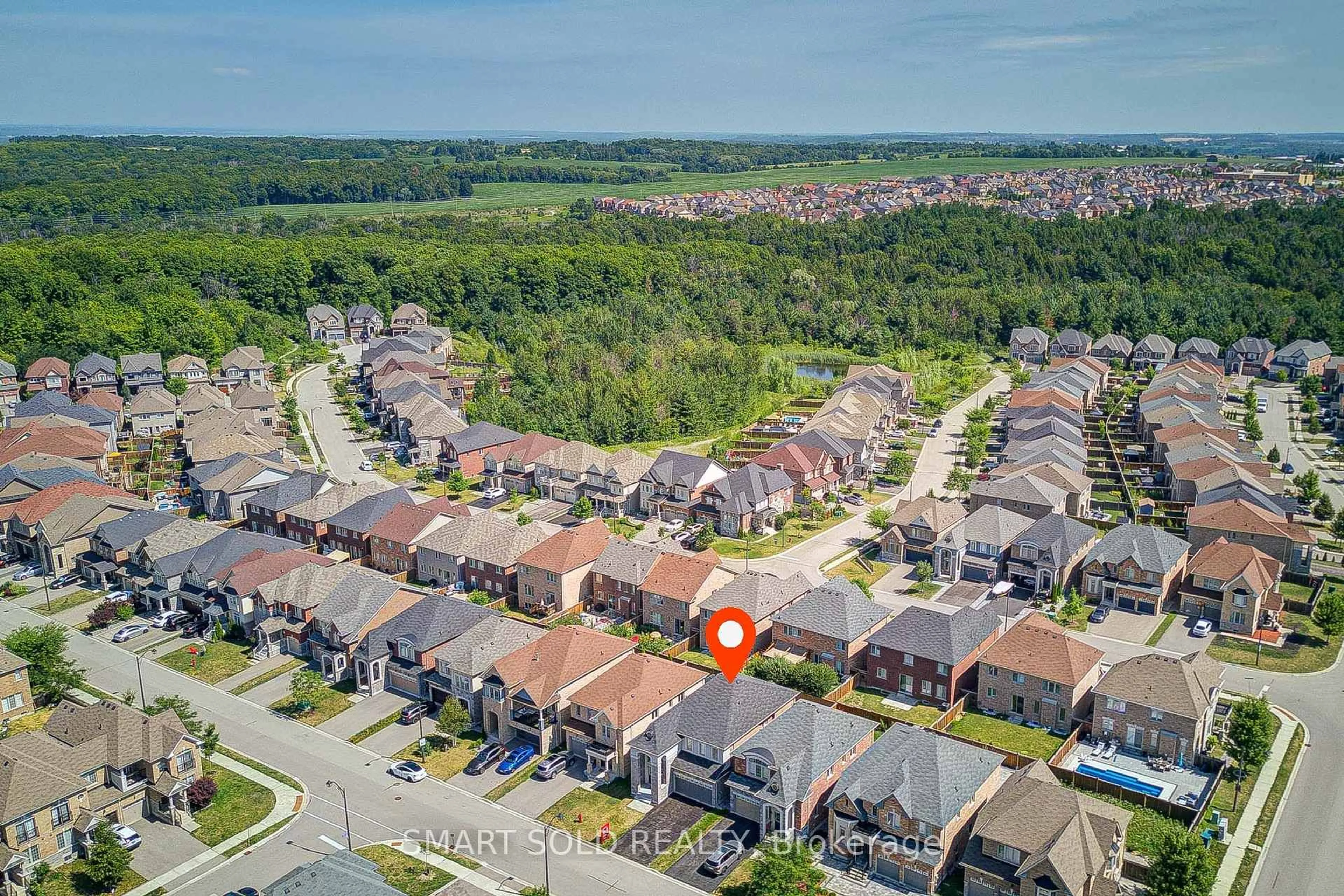 A pic from outside/outdoor area/front of a property/back of a property/a pic from drone, street for 713 Prest Way, Newmarket Ontario L3X 0J5