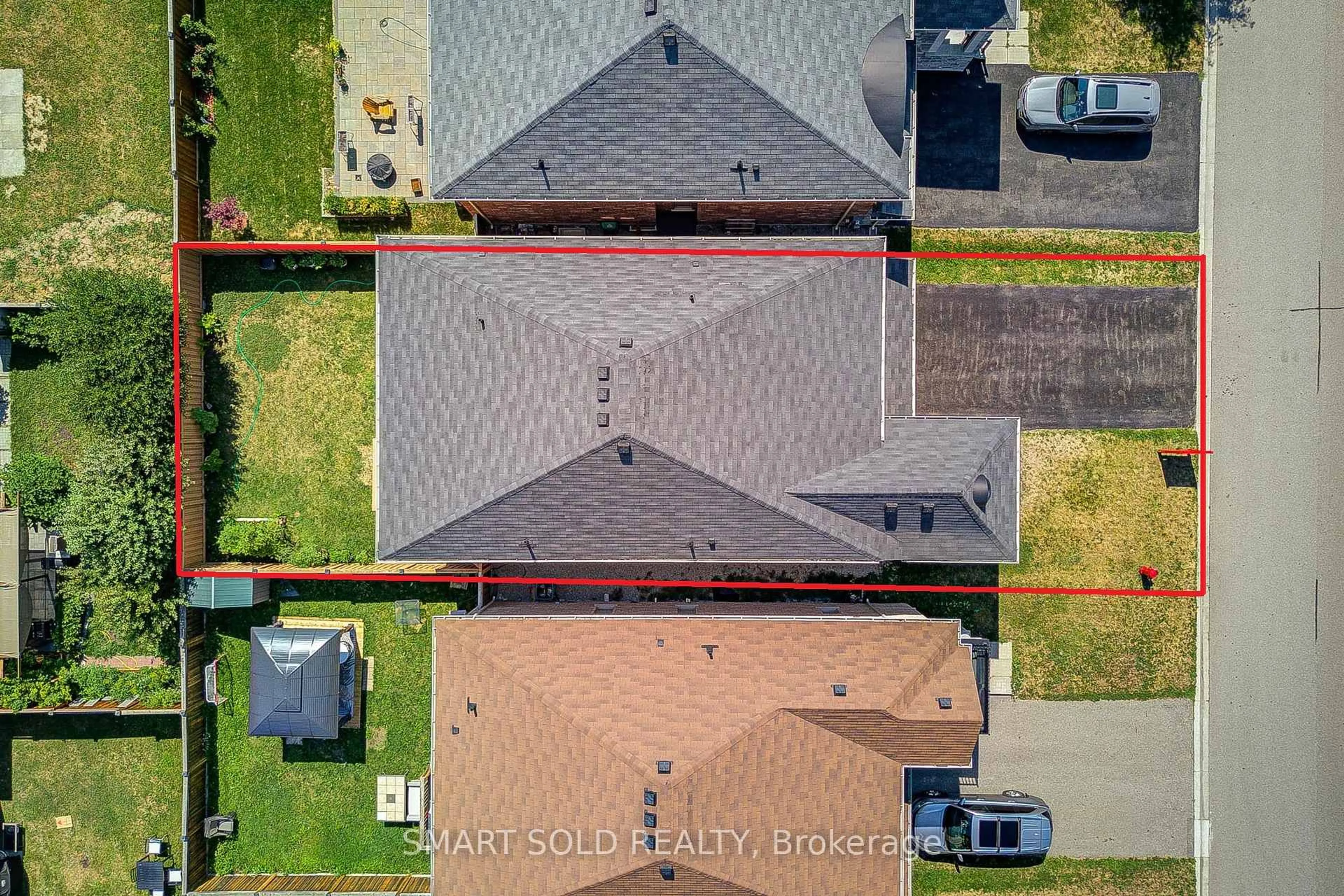 A pic from outside/outdoor area/front of a property/back of a property/a pic from drone, street for 713 Prest Way, Newmarket Ontario L3X 0J5