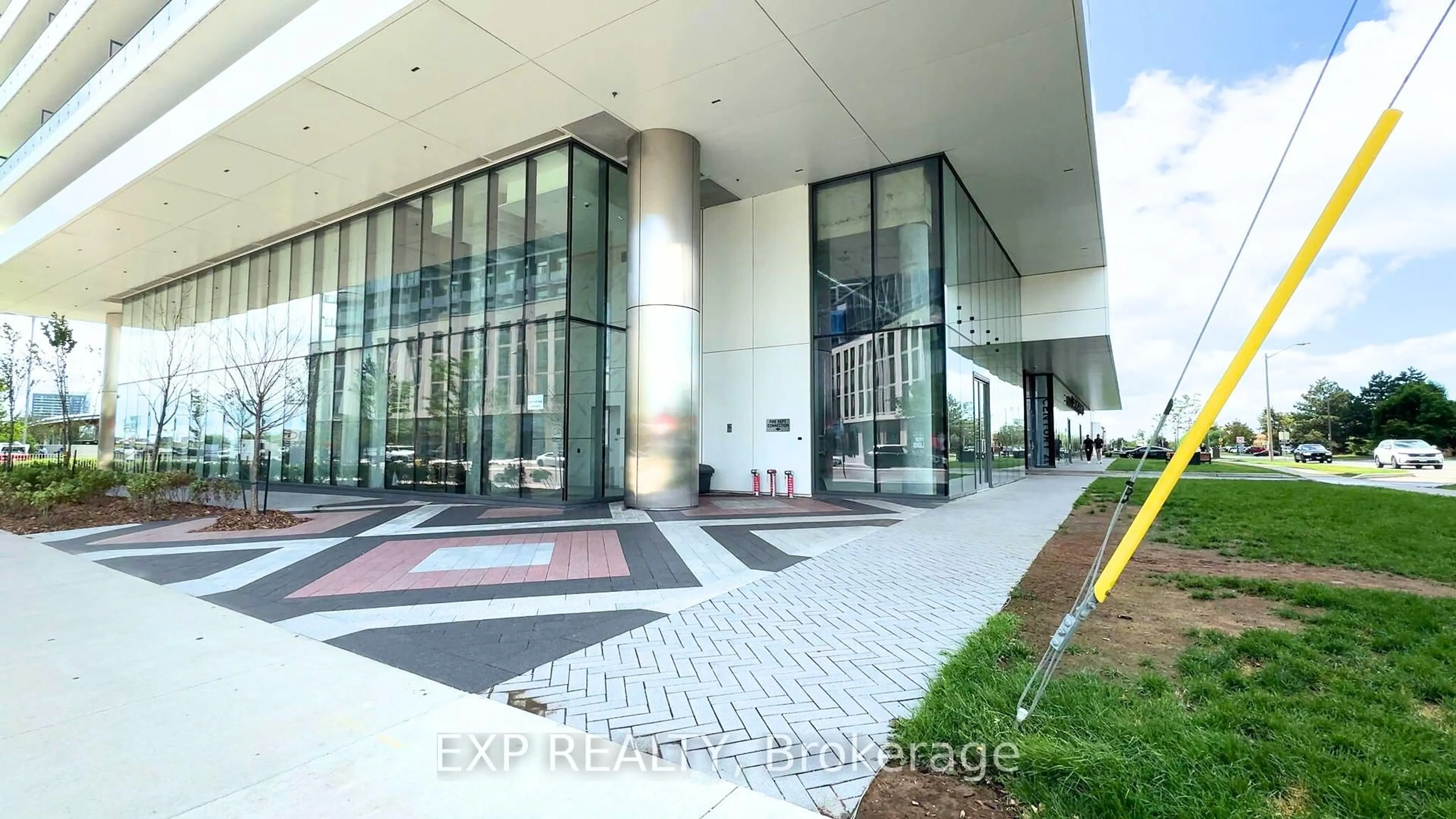 Indoor foyer for 950 Portage Pkwy #Unit 811, Vaughan Ontario L4K 0J7