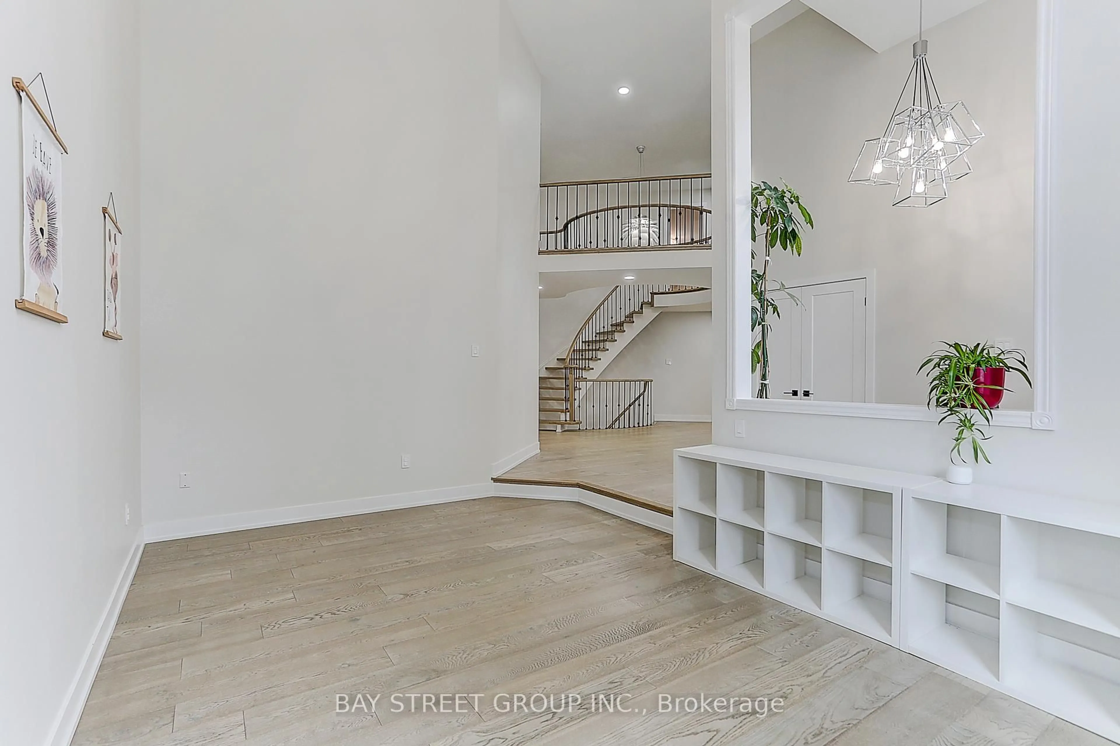 Unknown for 955 Portminster Crt, Newmarket Ontario L3X 1L8
