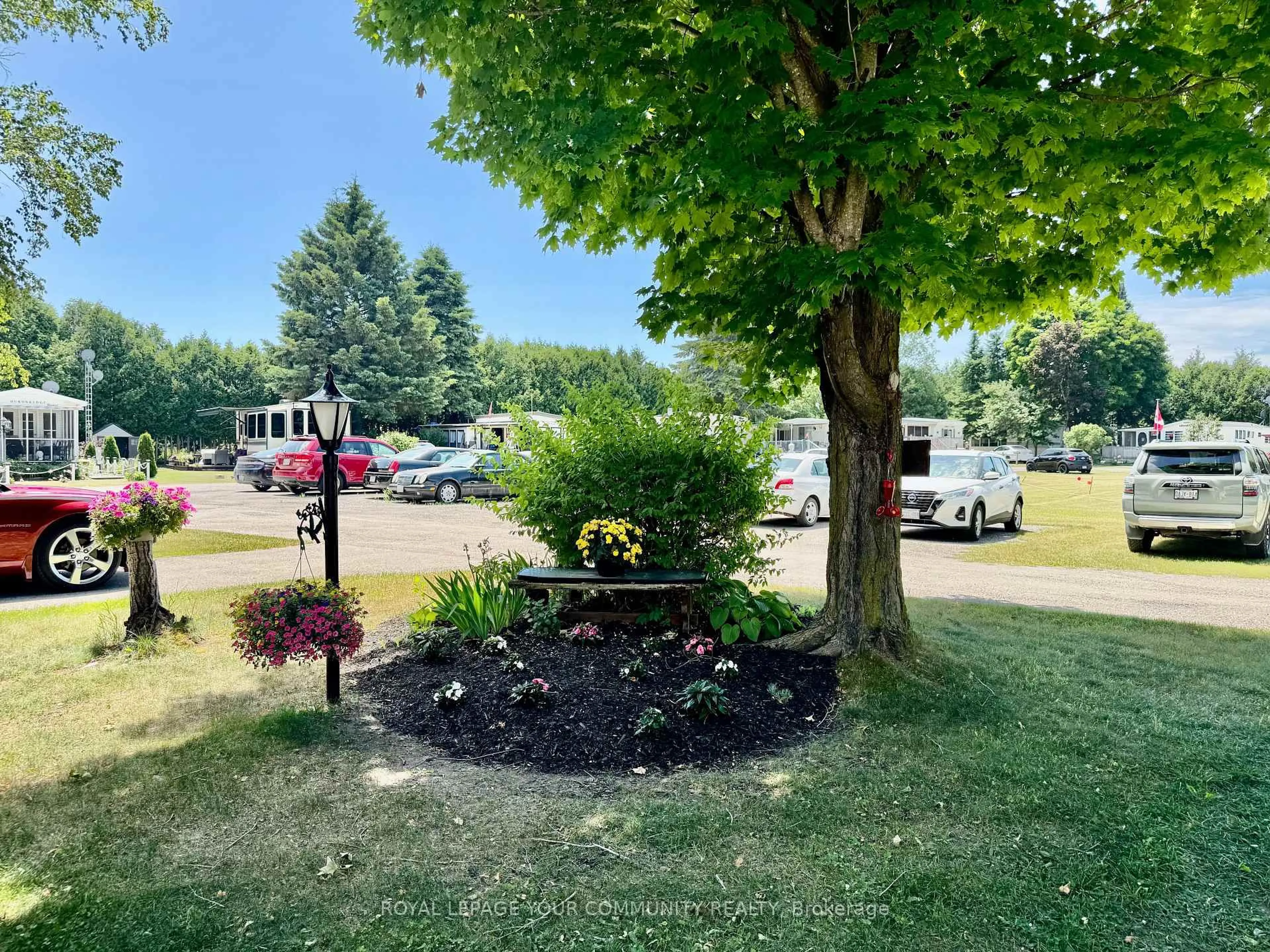 A pic from outside/outdoor area/front of a property/back of a property/a pic from drone, unknown for 285 Crydermans Sdrd #324, Georgina Ontario L0E 1A0