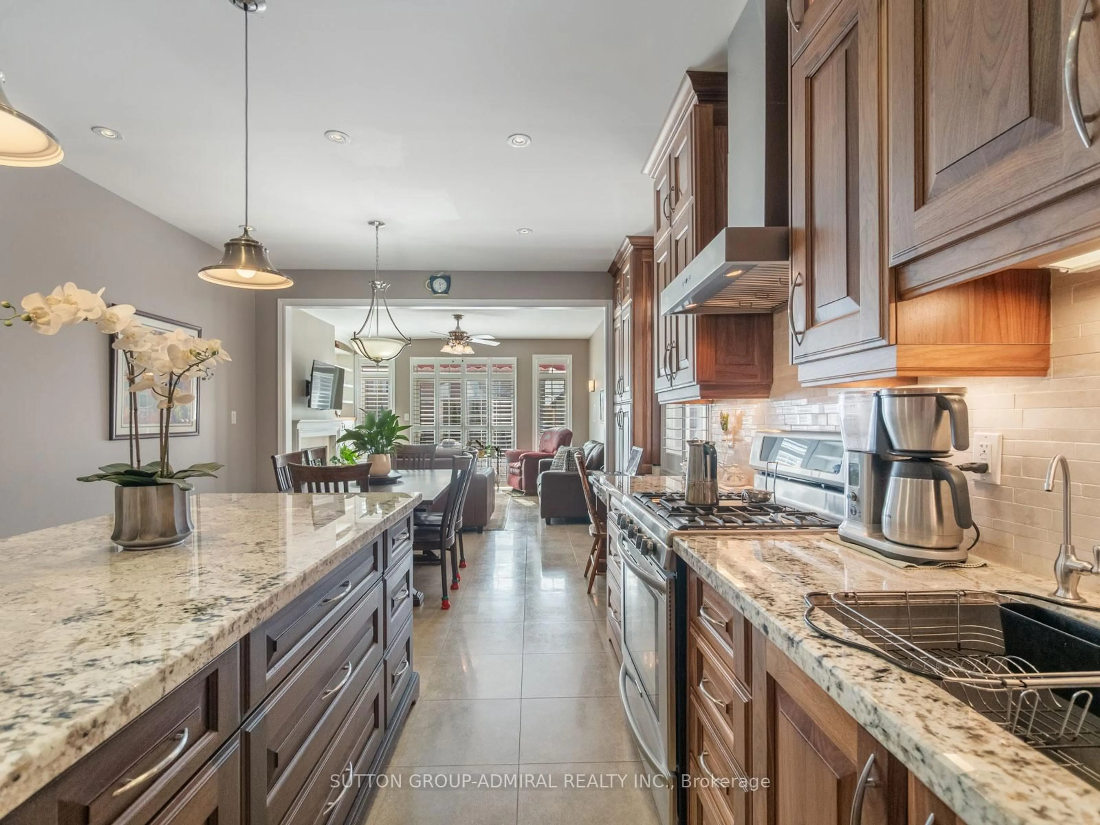 Open concept kitchen, ceramic/tile floor for 8 Little Hannah Lane, Vaughan Ontario L6A 0E3