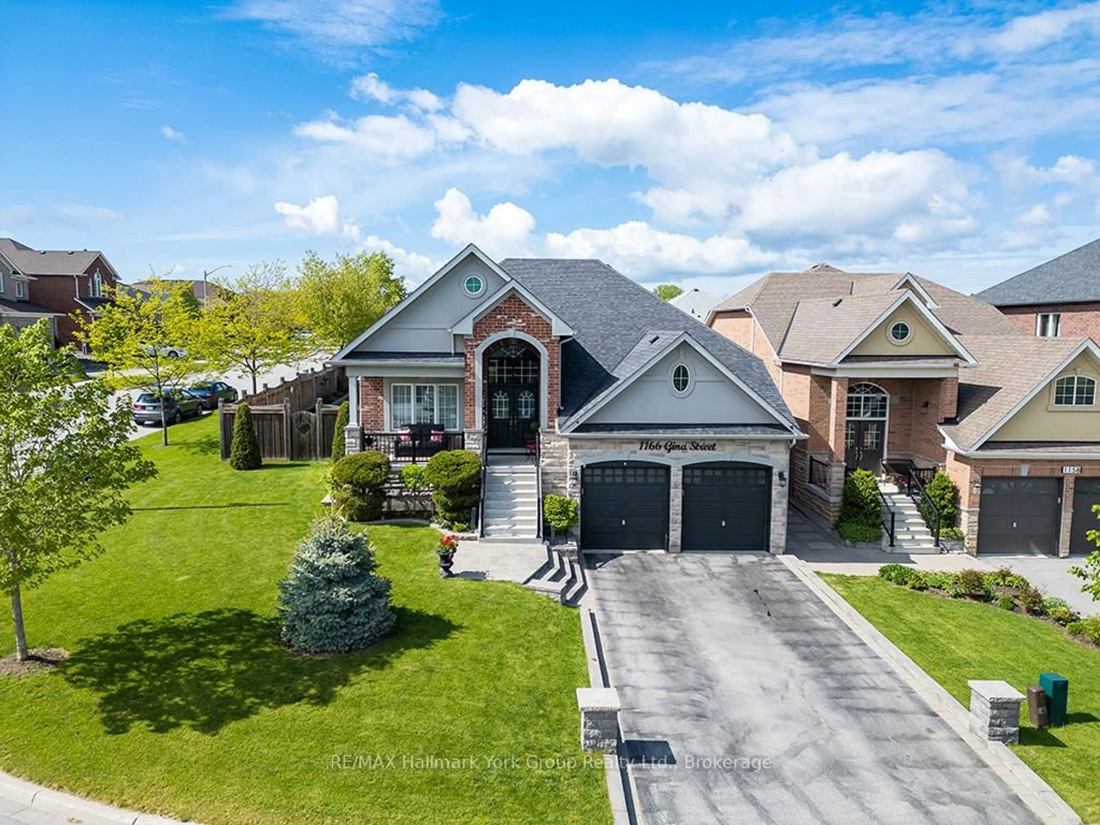 A pic from outside/outdoor area/front of a property/back of a property/a pic from drone, street for 1166 Gina St, Innisfil Ontario L9S 4Z3