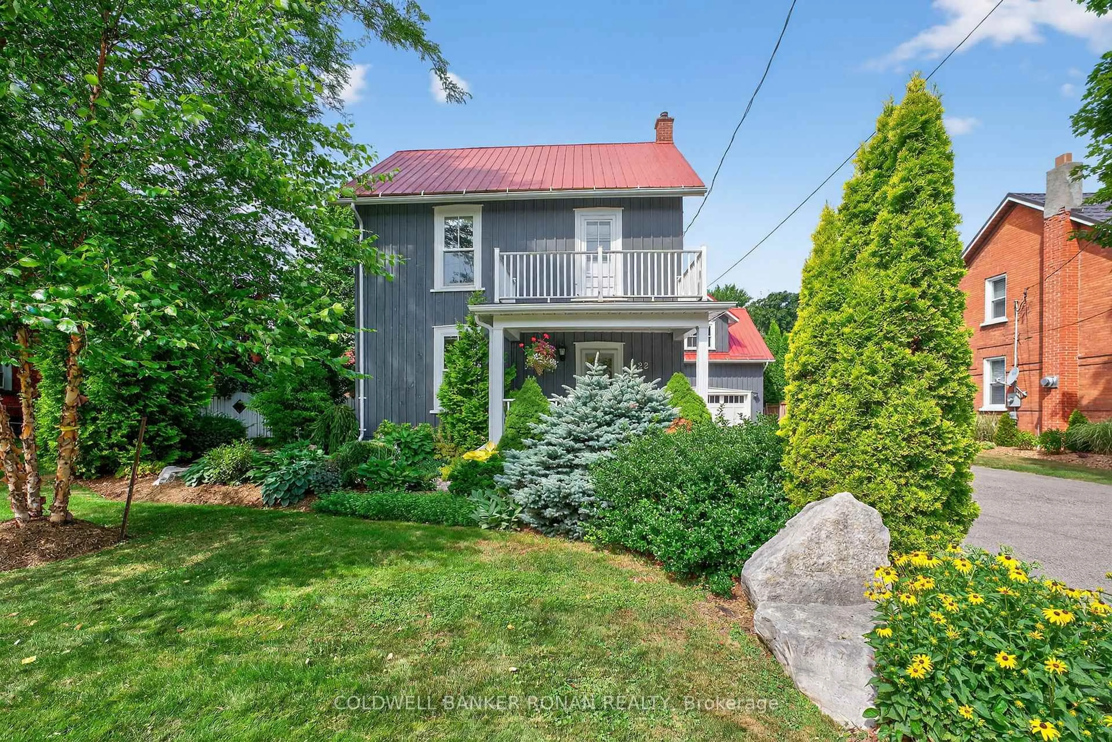 A pic from outside/outdoor area/front of a property/back of a property/a pic from drone, street for 22 Centre St, New Tecumseth Ontario L0G 1A0