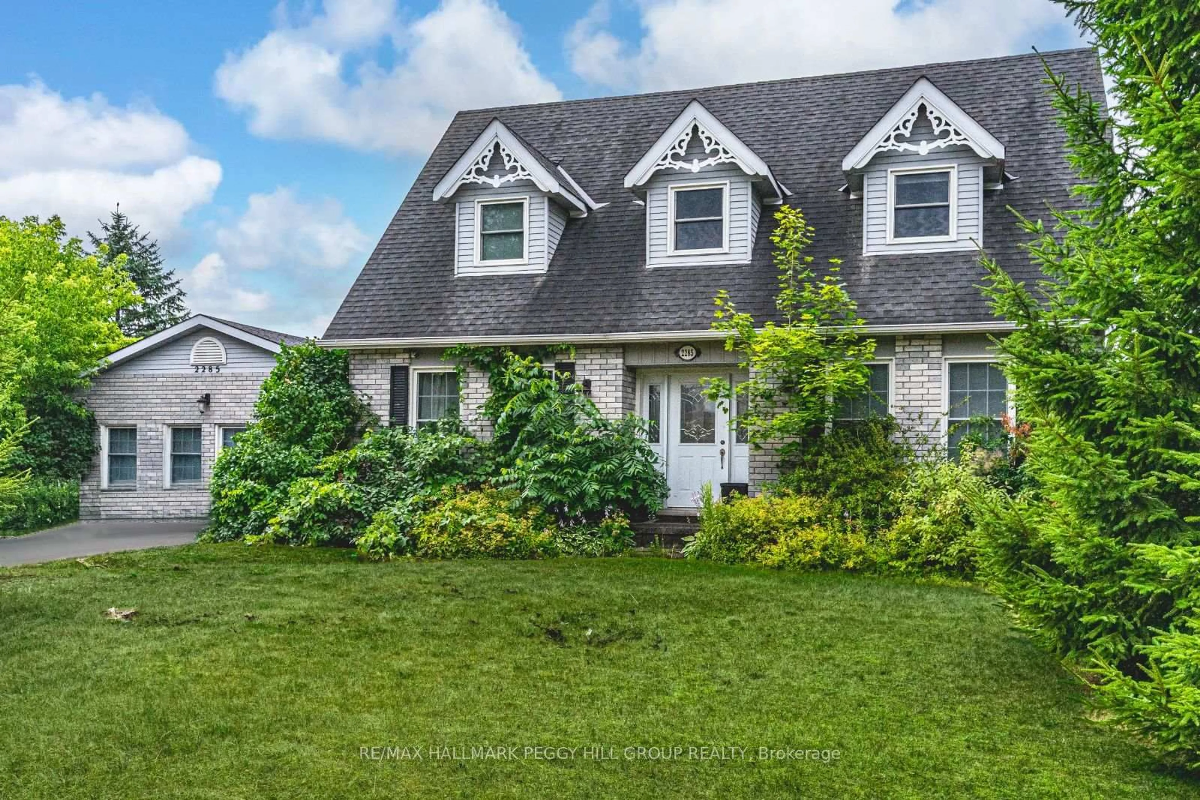 Home with vinyl exterior material, street for 2285 Cairns Gate, Innisfil Ontario L0L 1K0