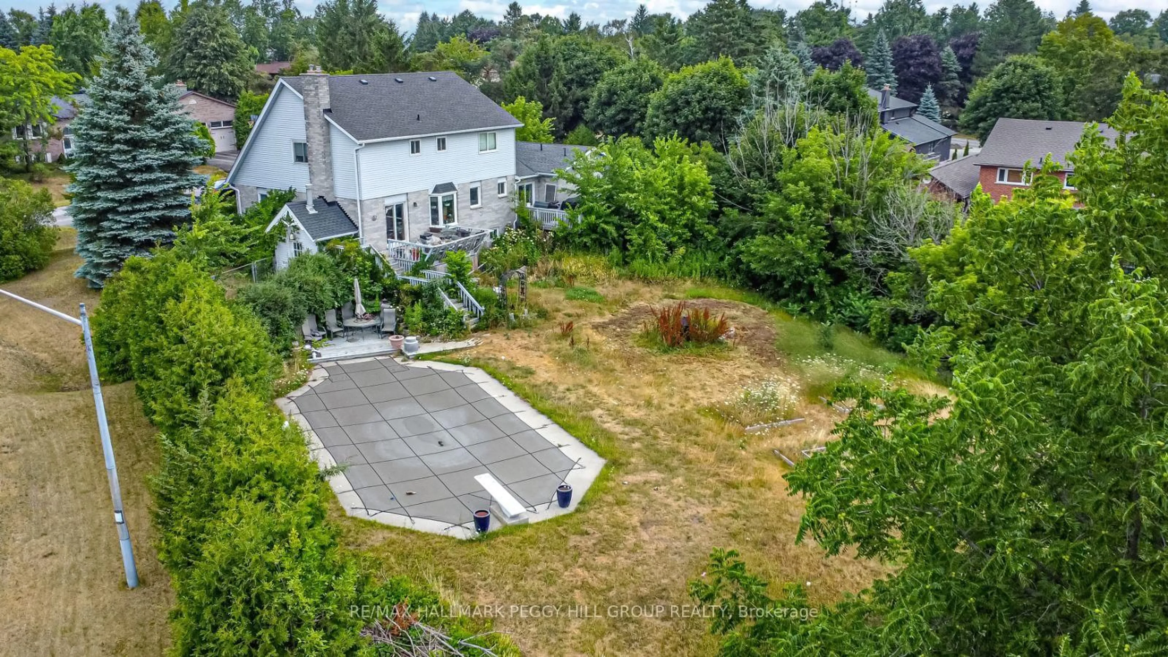A pic from outside/outdoor area/front of a property/back of a property/a pic from drone, street for 2285 Cairns Gate, Innisfil Ontario L0L 1K0