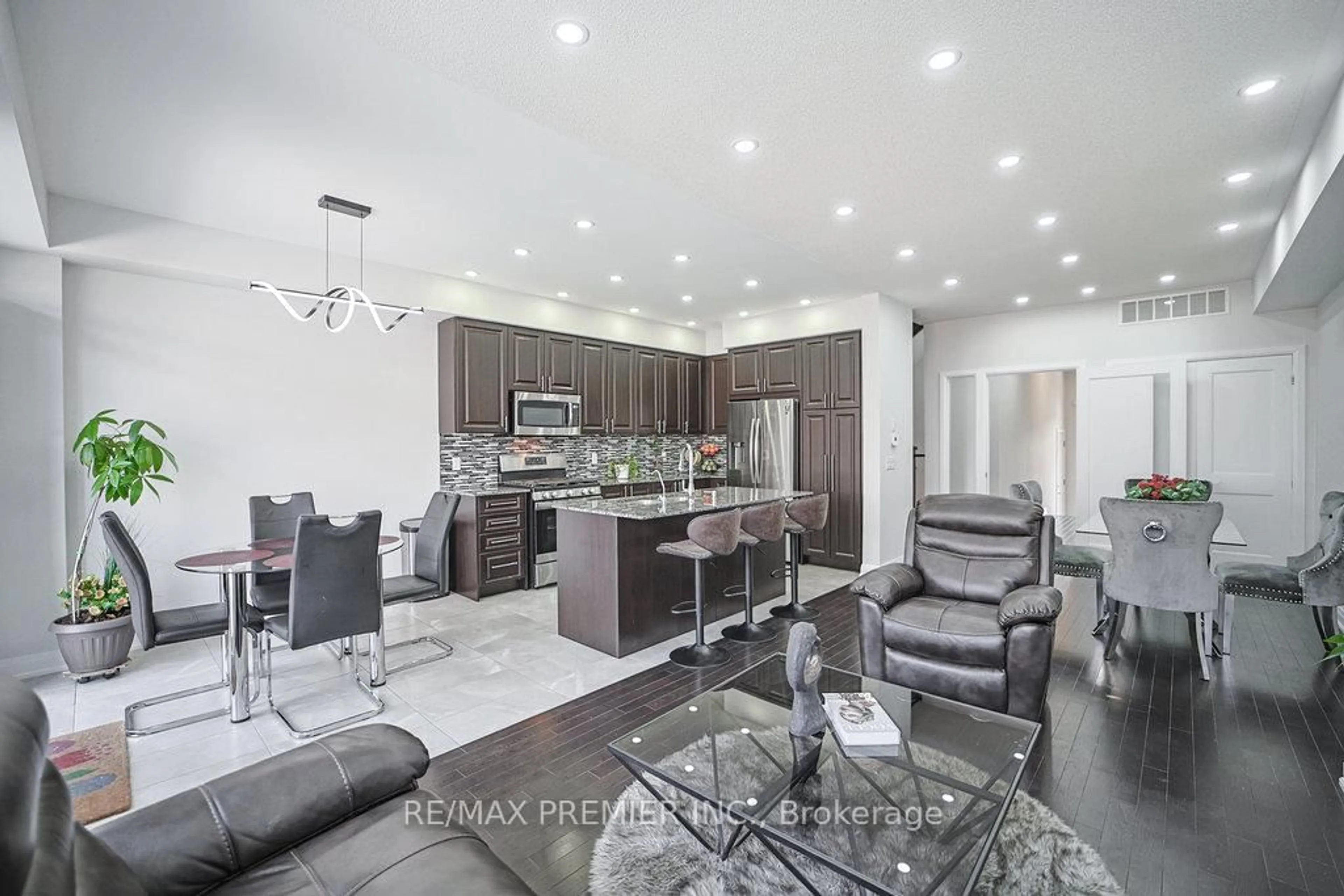 Open concept kitchen, ceramic/tile floor for 131 Landolfi Way, Bradford West Gwillimbury Ontario L3Z 4L7