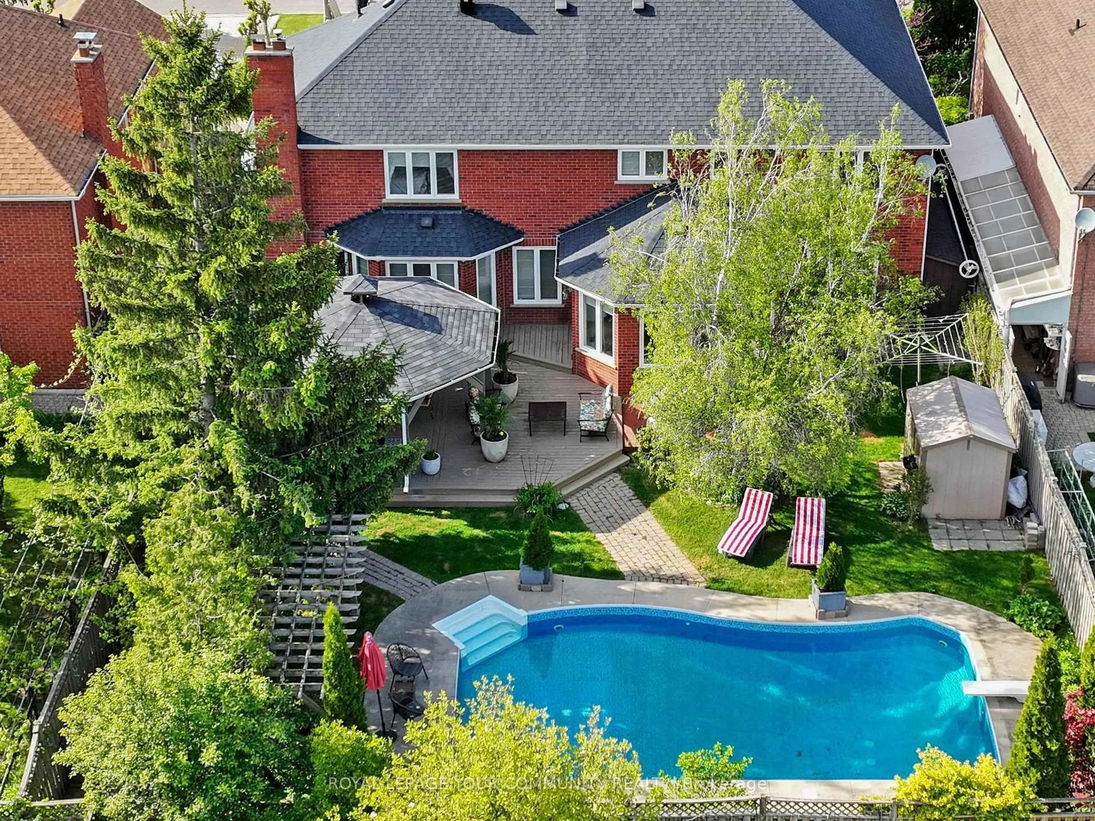 A pic from outside/outdoor area/front of a property/back of a property/a pic from drone, unknown for 123 Kingsnorth Blvd, Vaughan Ontario L4L 8J6
