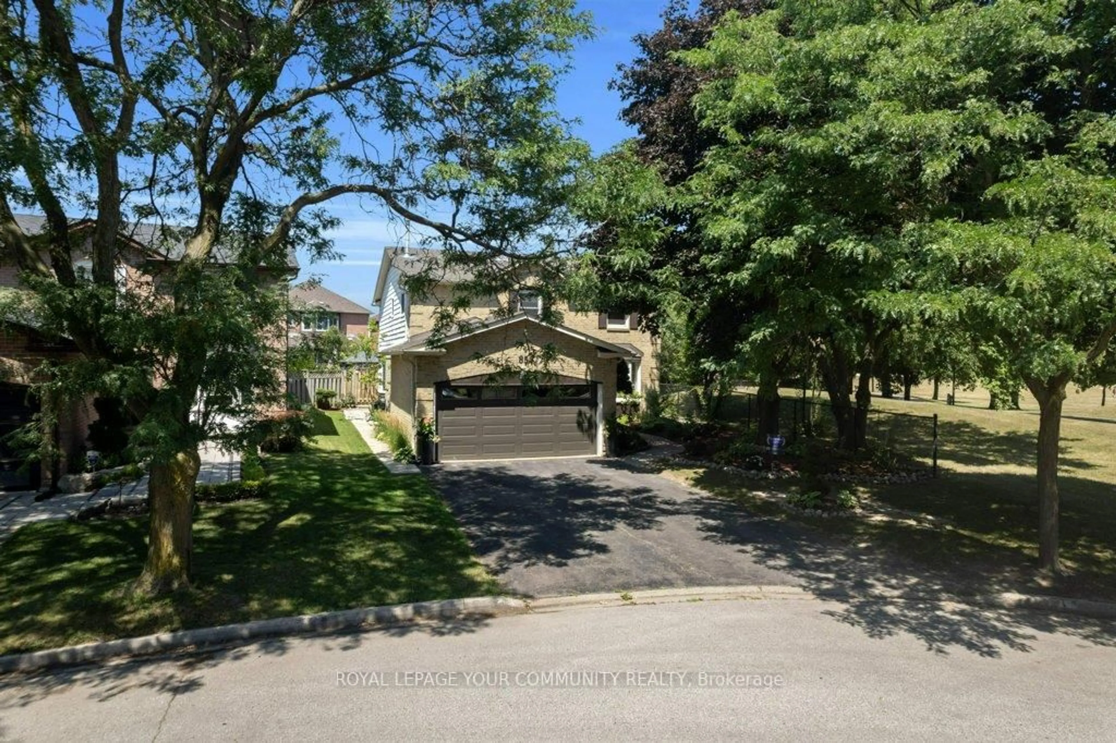 A pic from outside/outdoor area/front of a property/back of a property/a pic from drone, street for 85 Colvin Cres, Vaughan Ontario L4J 2N7