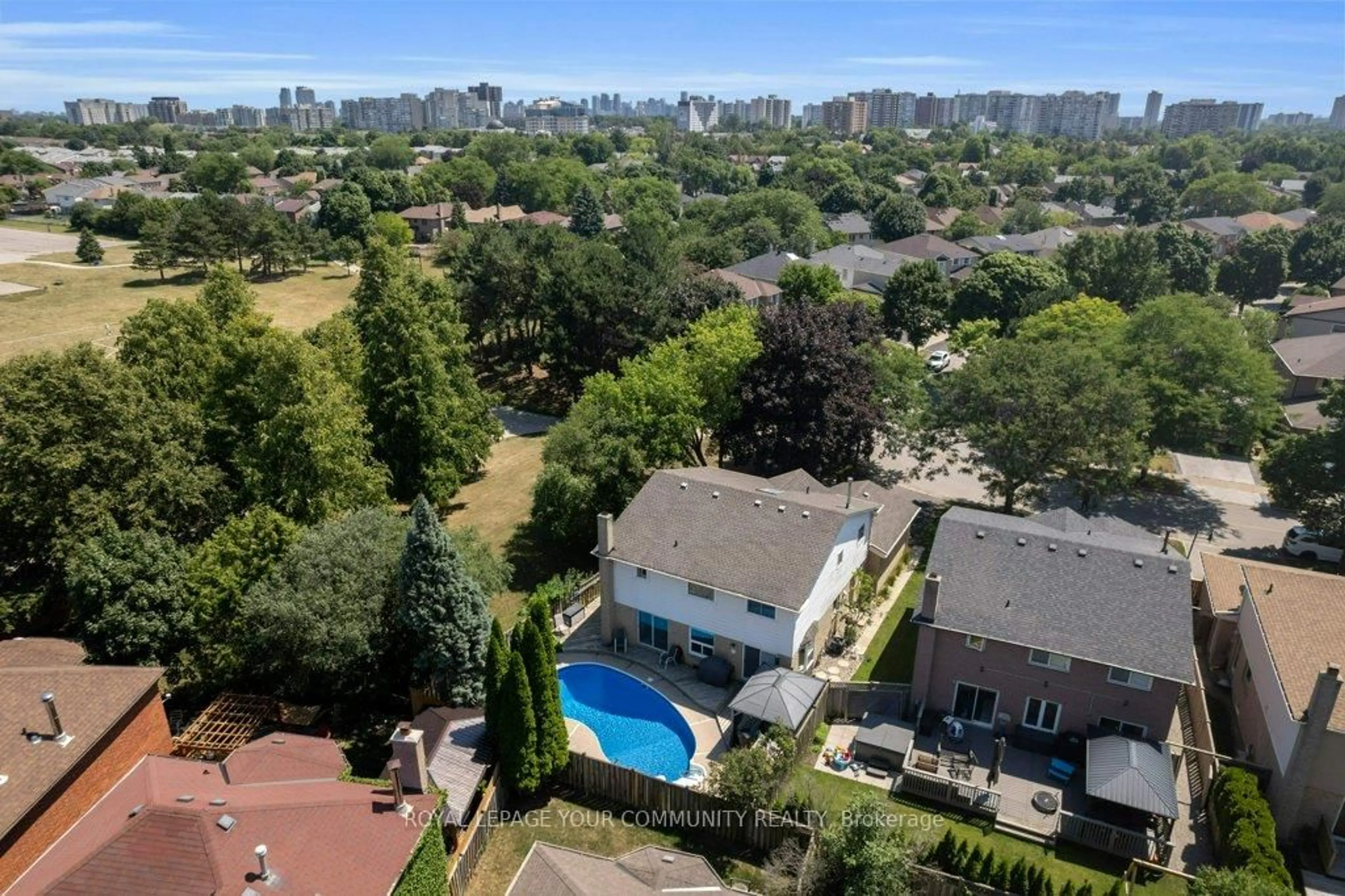 A pic from outside/outdoor area/front of a property/back of a property/a pic from drone, city buildings view from balcony for 85 Colvin Cres, Vaughan Ontario L4J 2N7