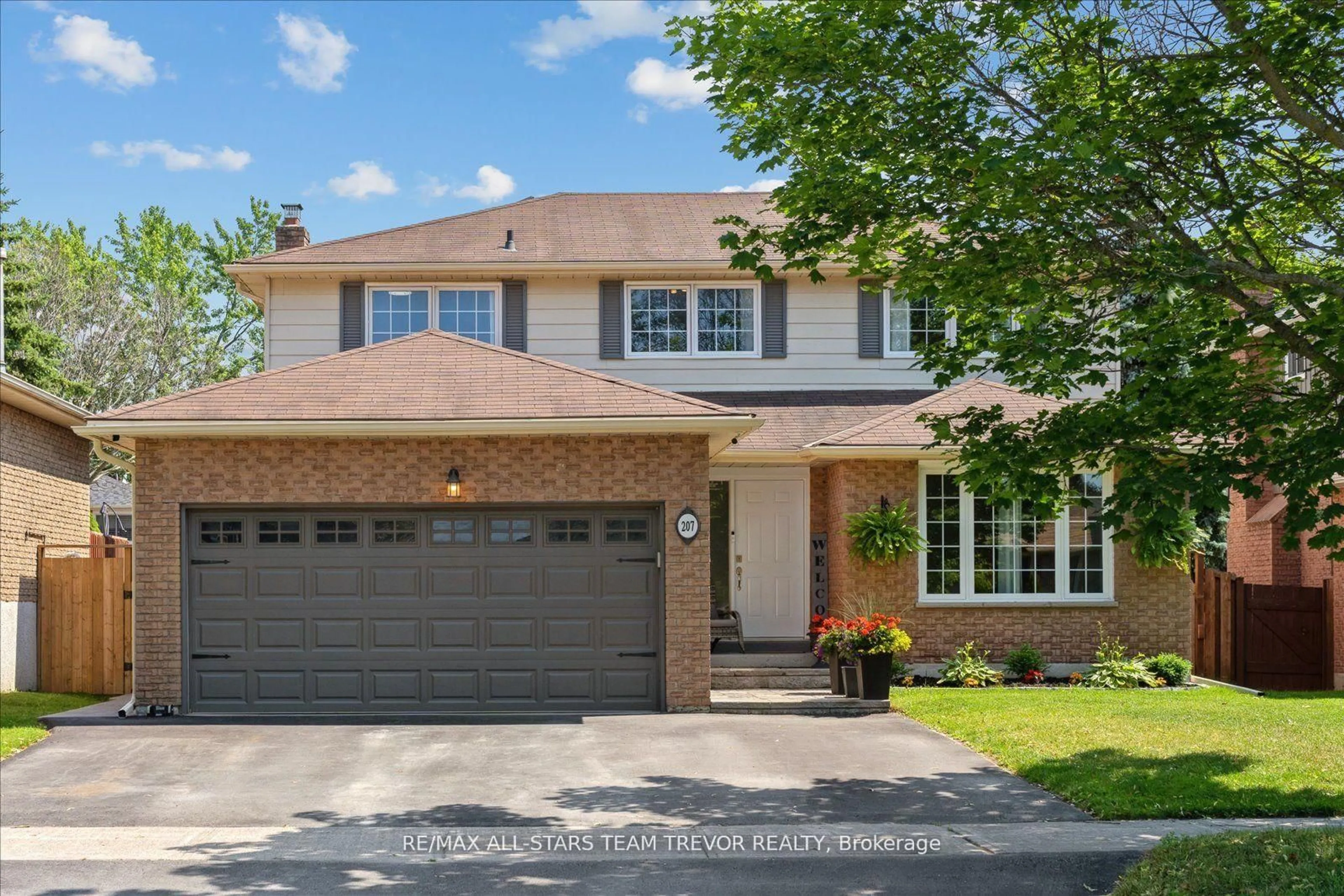 Home with brick exterior material, street for 207 Biscayne Blvd, Georgina Ontario L4P 3L8