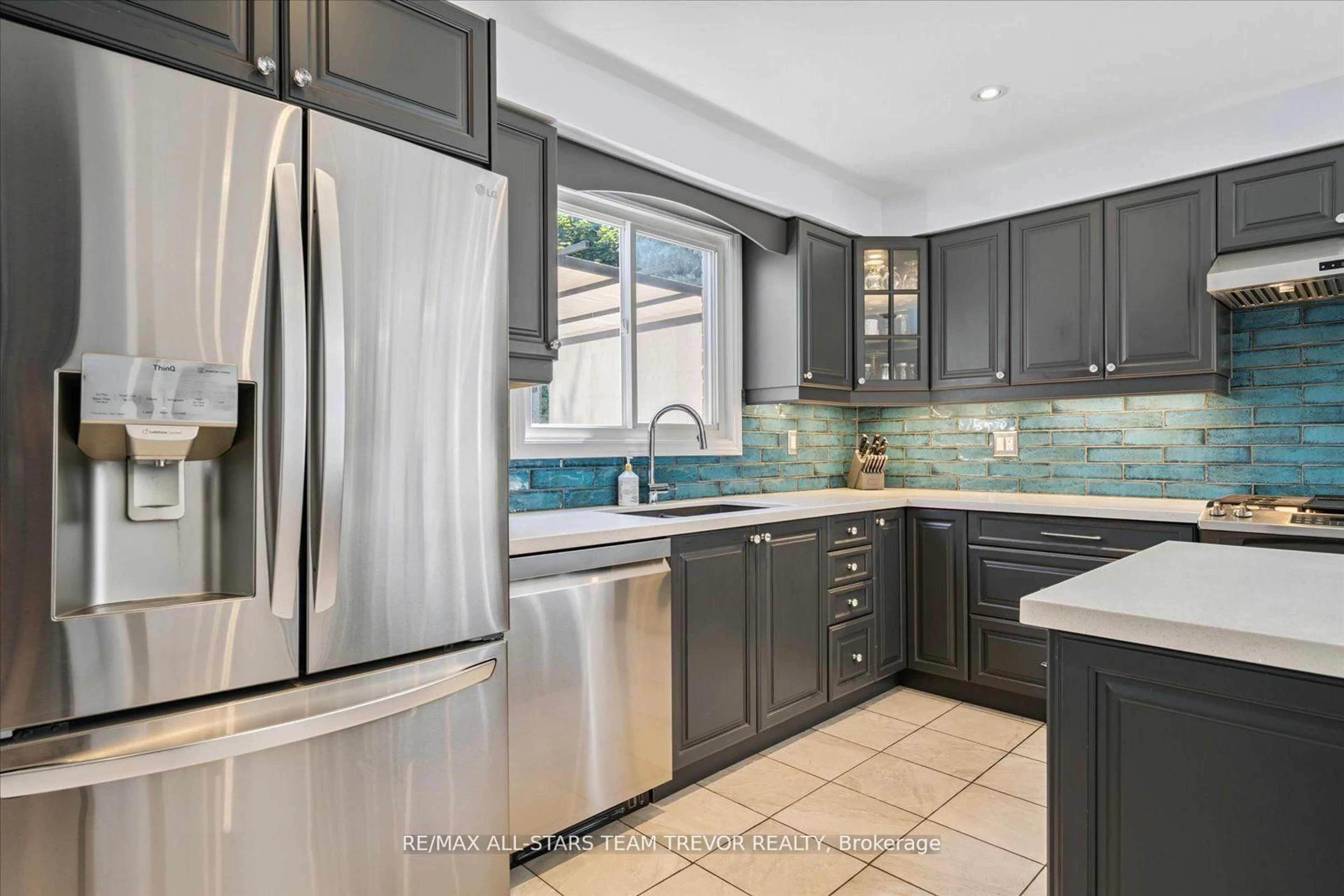Open concept kitchen, ceramic/tile floor for 207 Biscayne Blvd, Georgina Ontario L4P 3L8