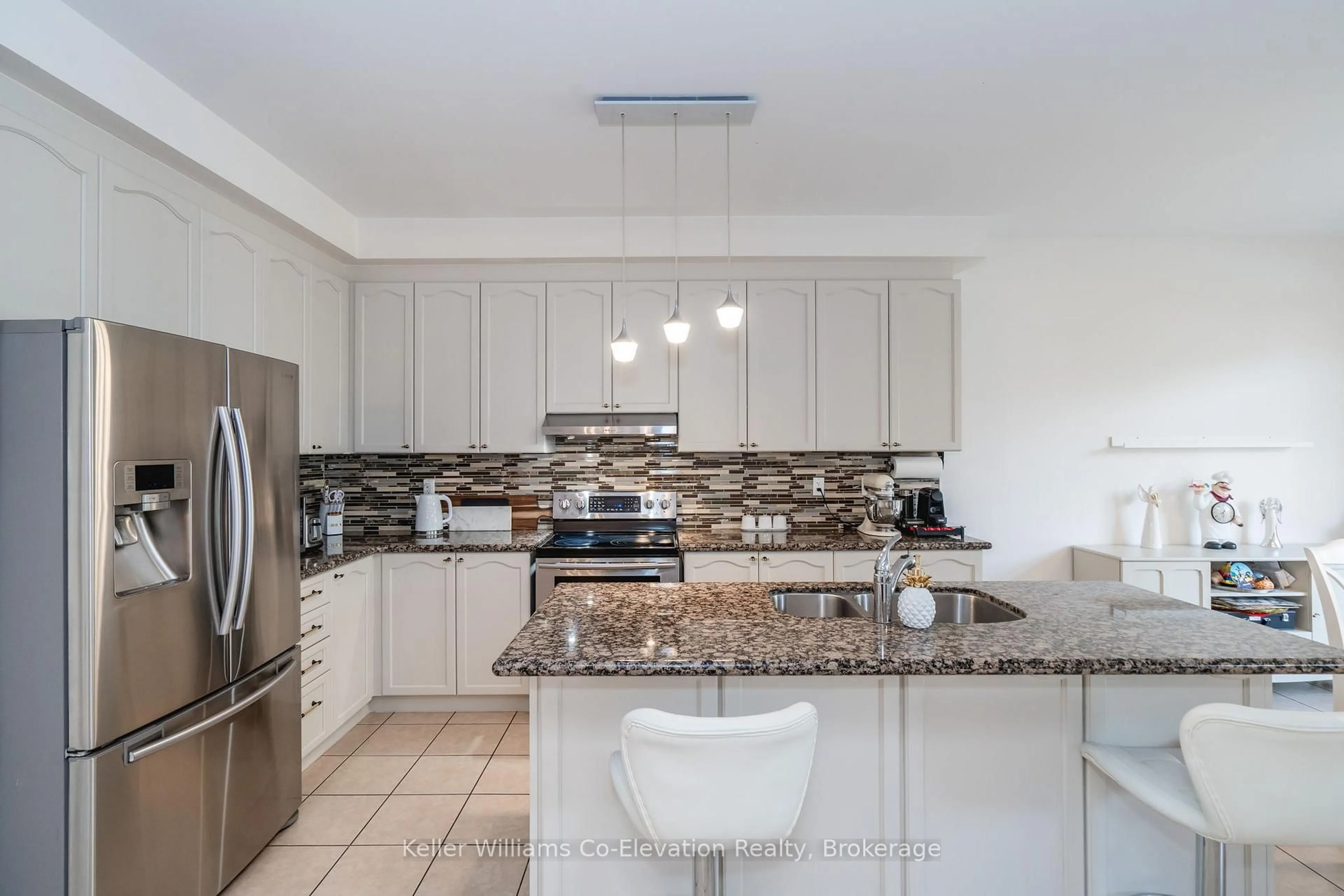 Open concept kitchen, ceramic/tile floor for 26 Homerton Ave, Richmond Hill Ontario L4E 0W2