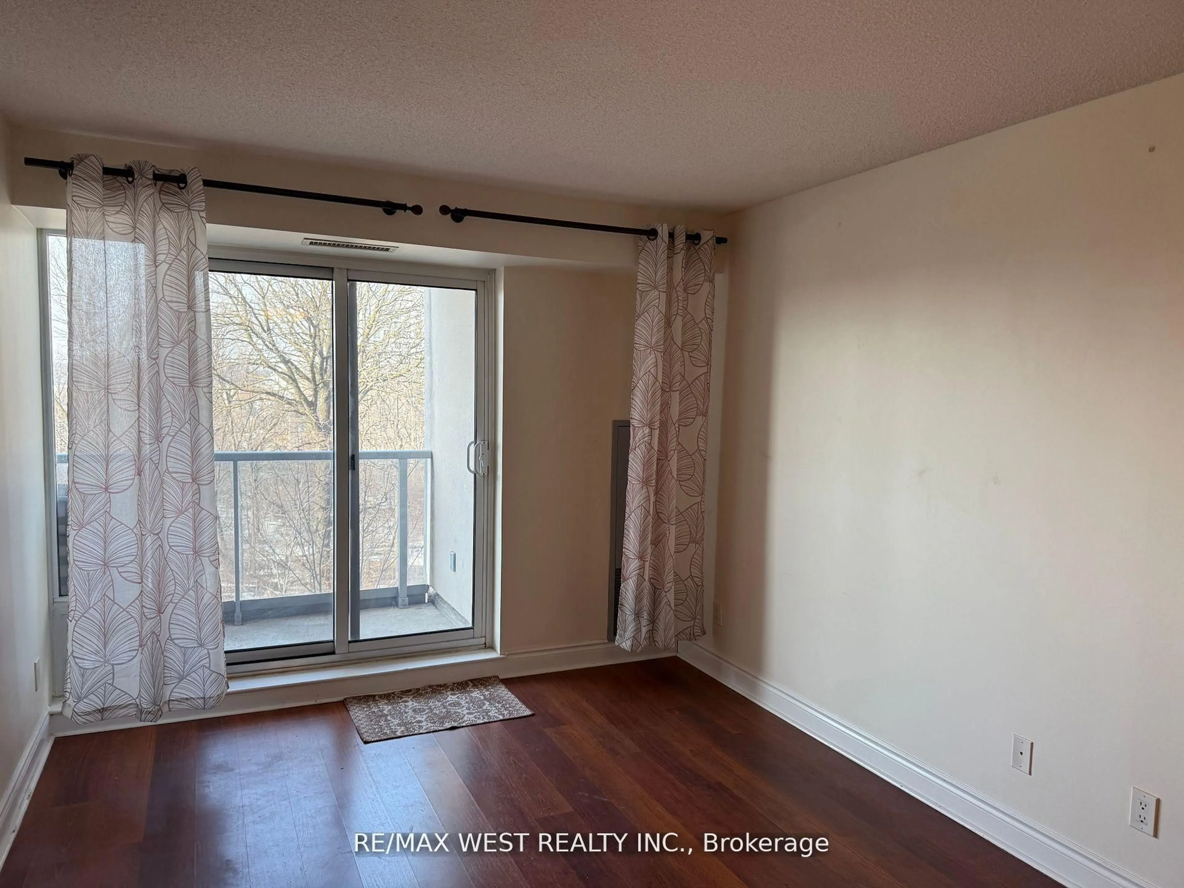 A pic of a room for 7 North Park Rd #408, Vaughan Ontario L4J 0C9