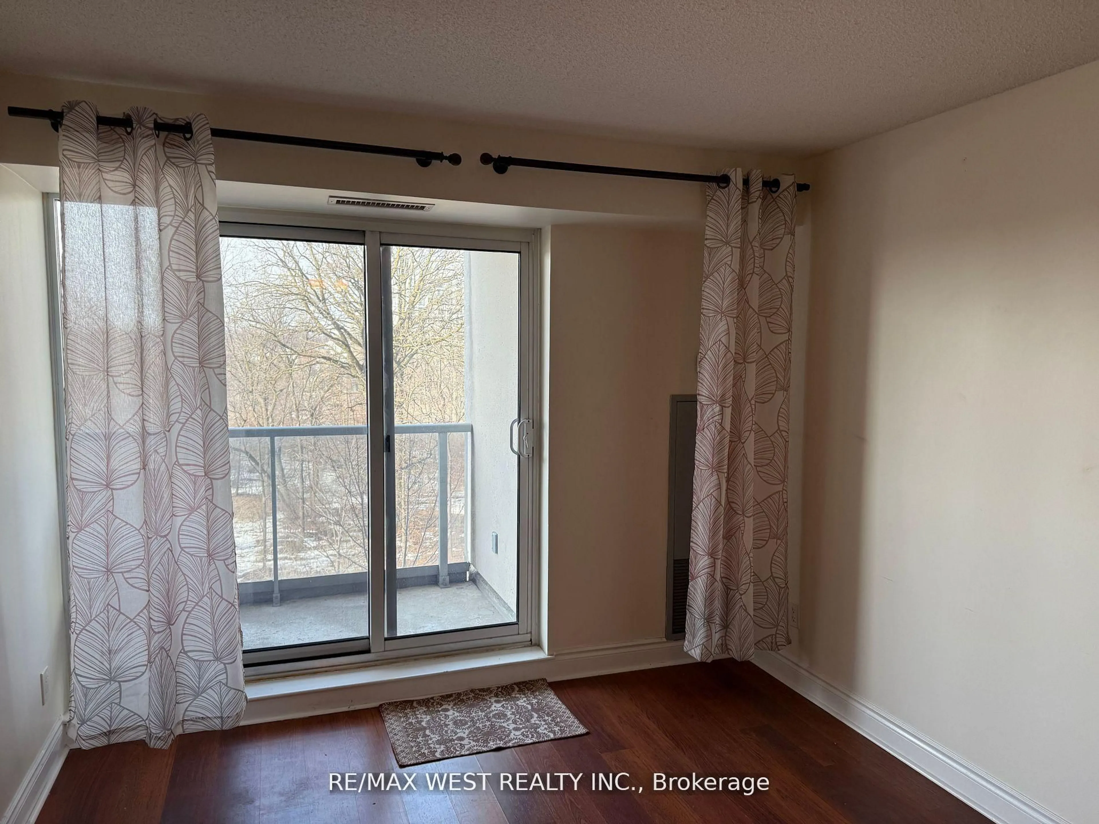 A pic of a room for 7 North Park Rd #408, Vaughan Ontario L4J 0C9