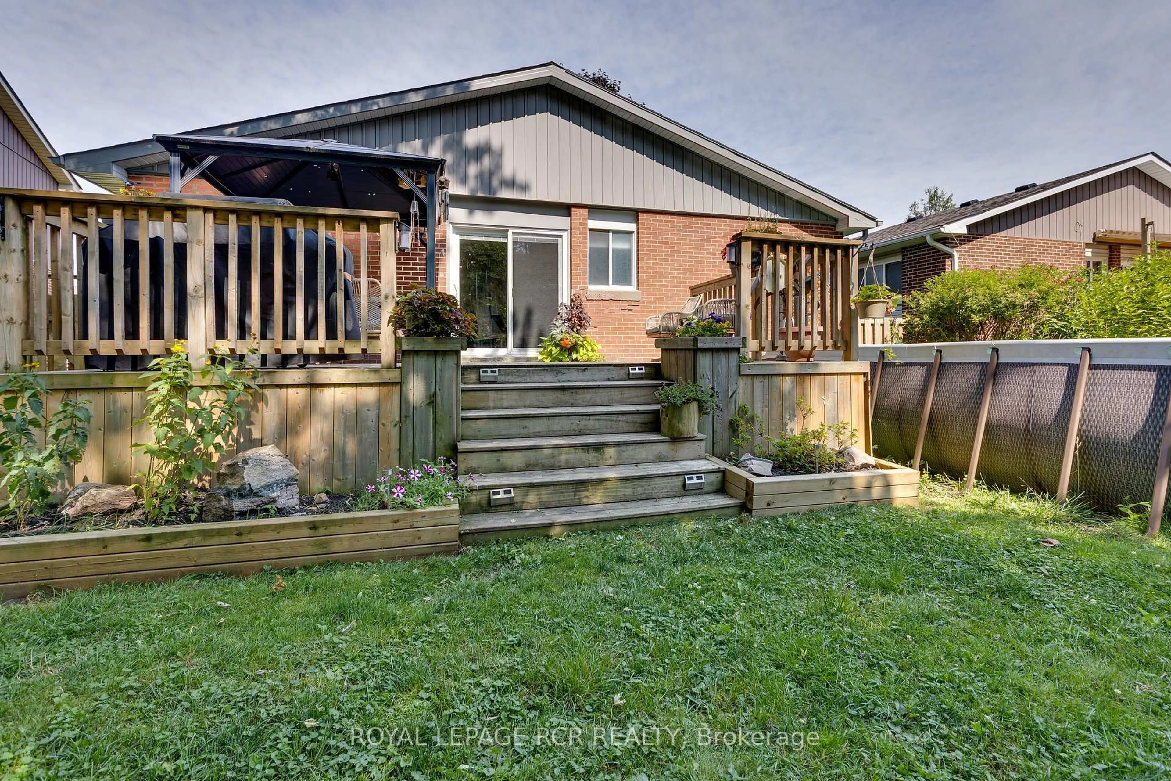 Patio, street for 55 West St, Georgina Ontario L0E 1R0