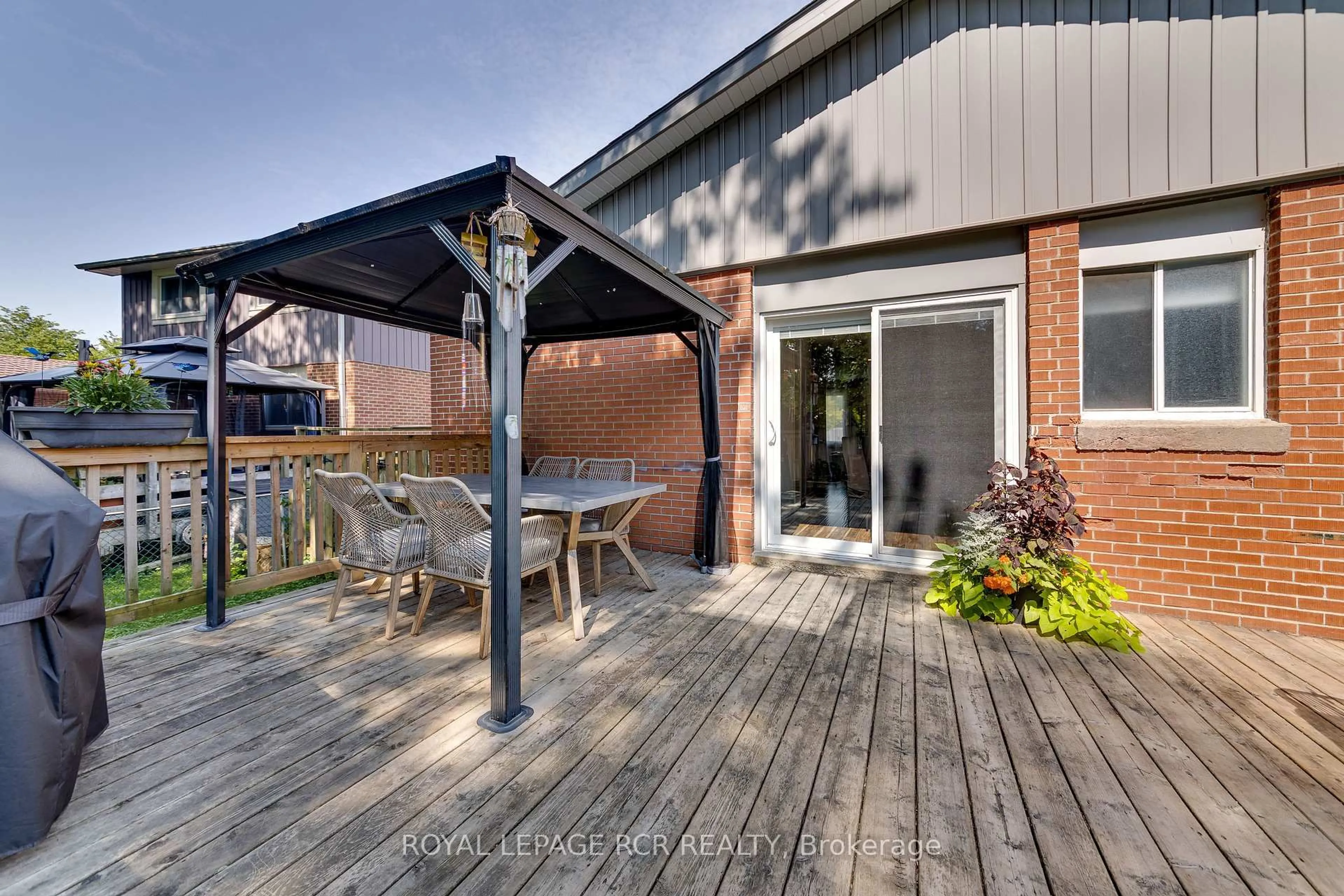 Patio, street for 55 West St, Georgina Ontario L0E 1R0