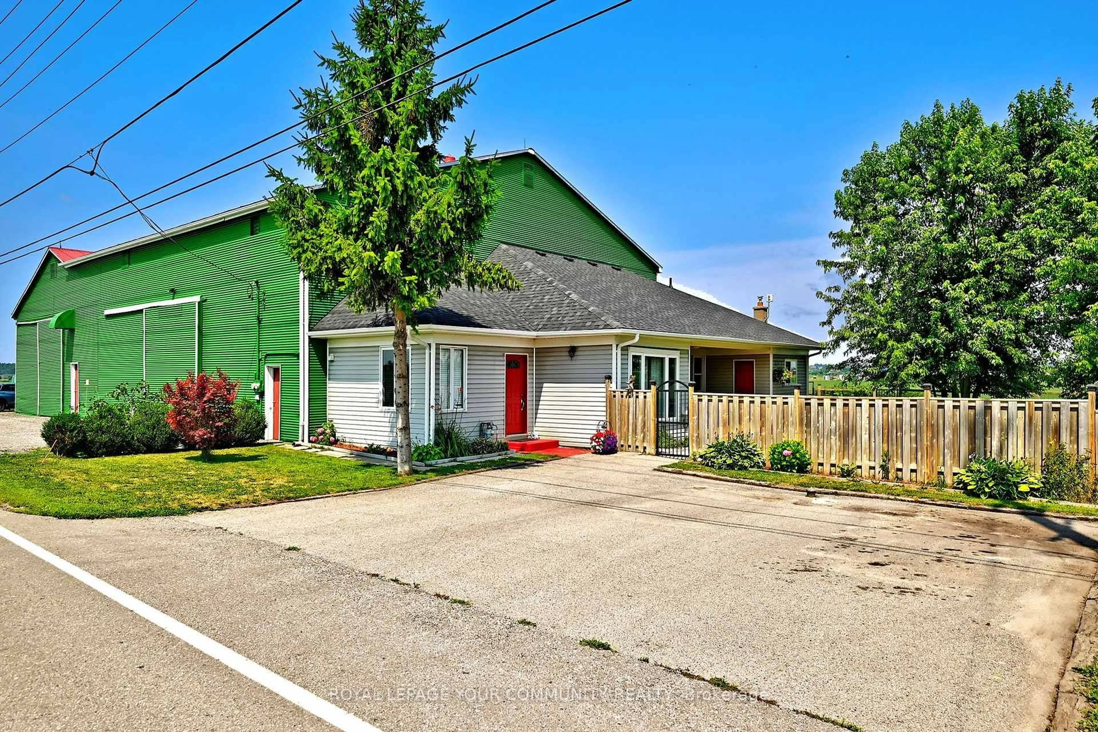 Patio, street for 240 King St, King Ontario L3Y 4V9