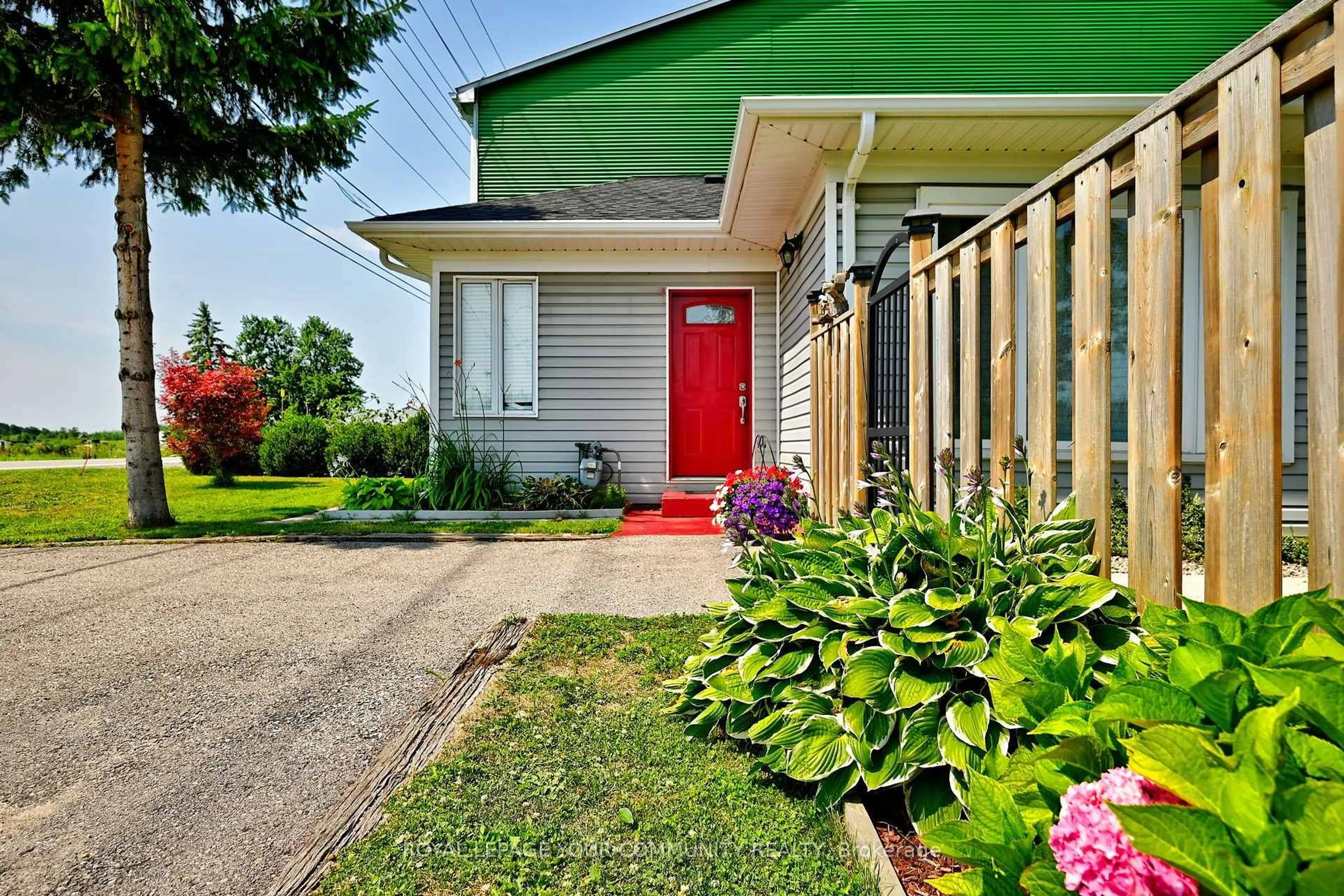 Unknown for 240 King St, King Ontario L3Y 4V9