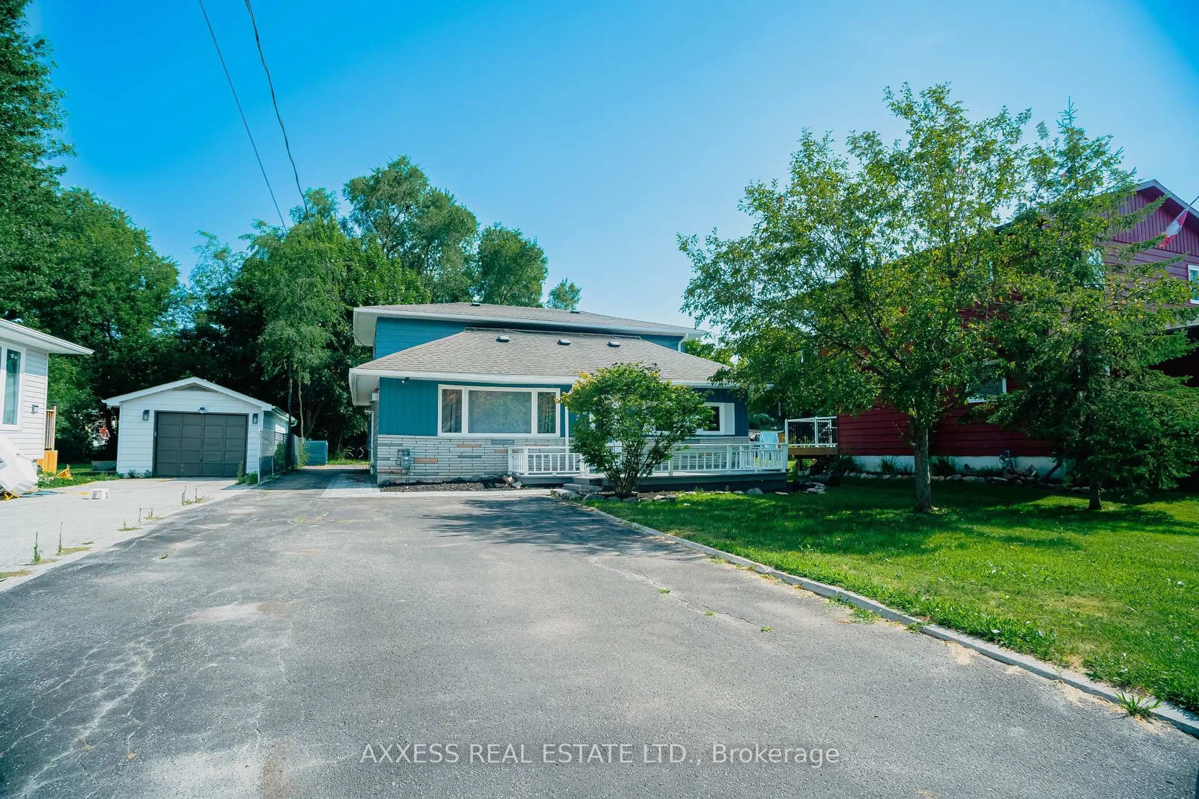 A pic from outside/outdoor area/front of a property/back of a property/a pic from drone, street for 263 Elm Ave, Georgina Ontario L4P 2V4
