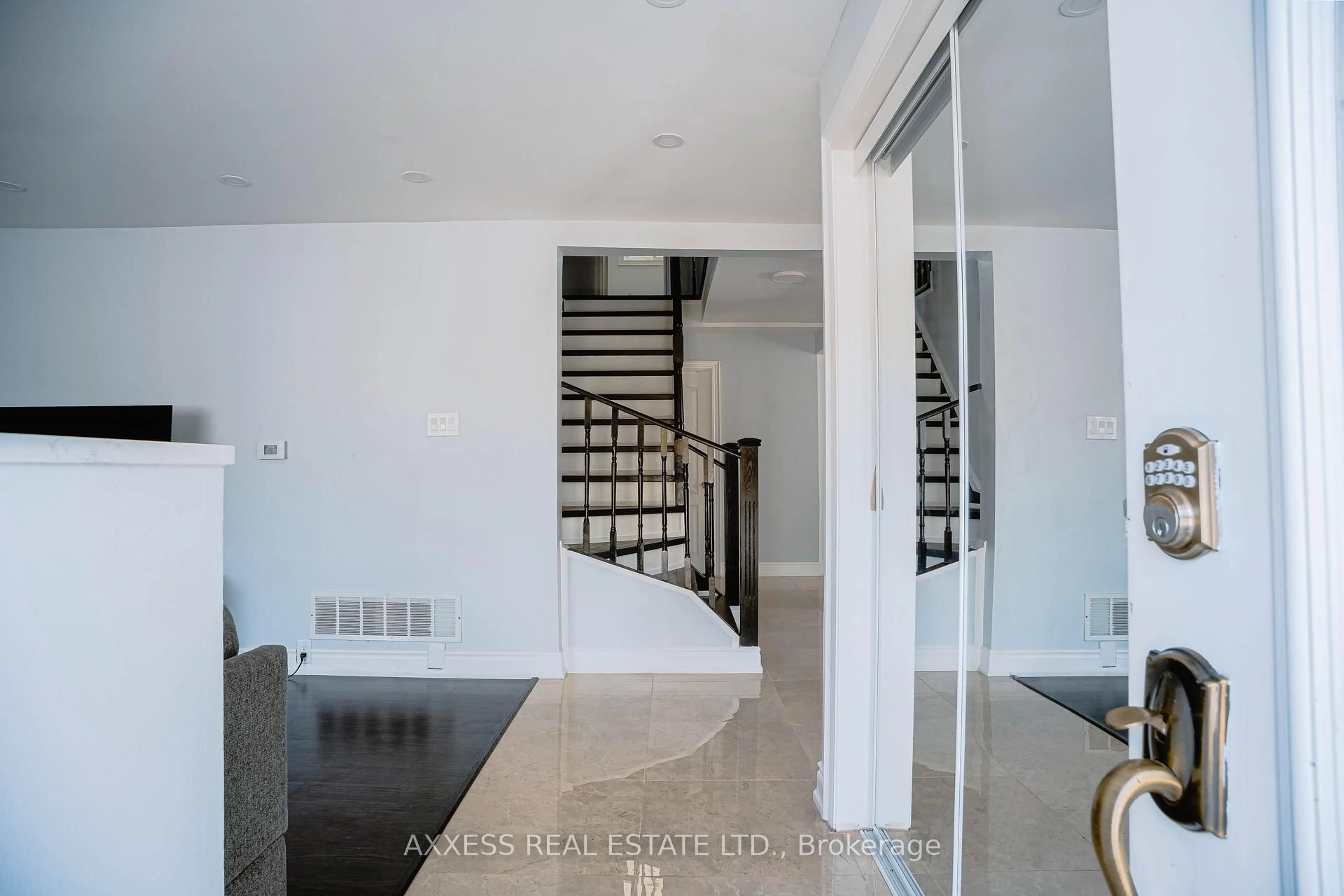 Indoor foyer for 263 Elm Ave, Georgina Ontario L4P 2V4