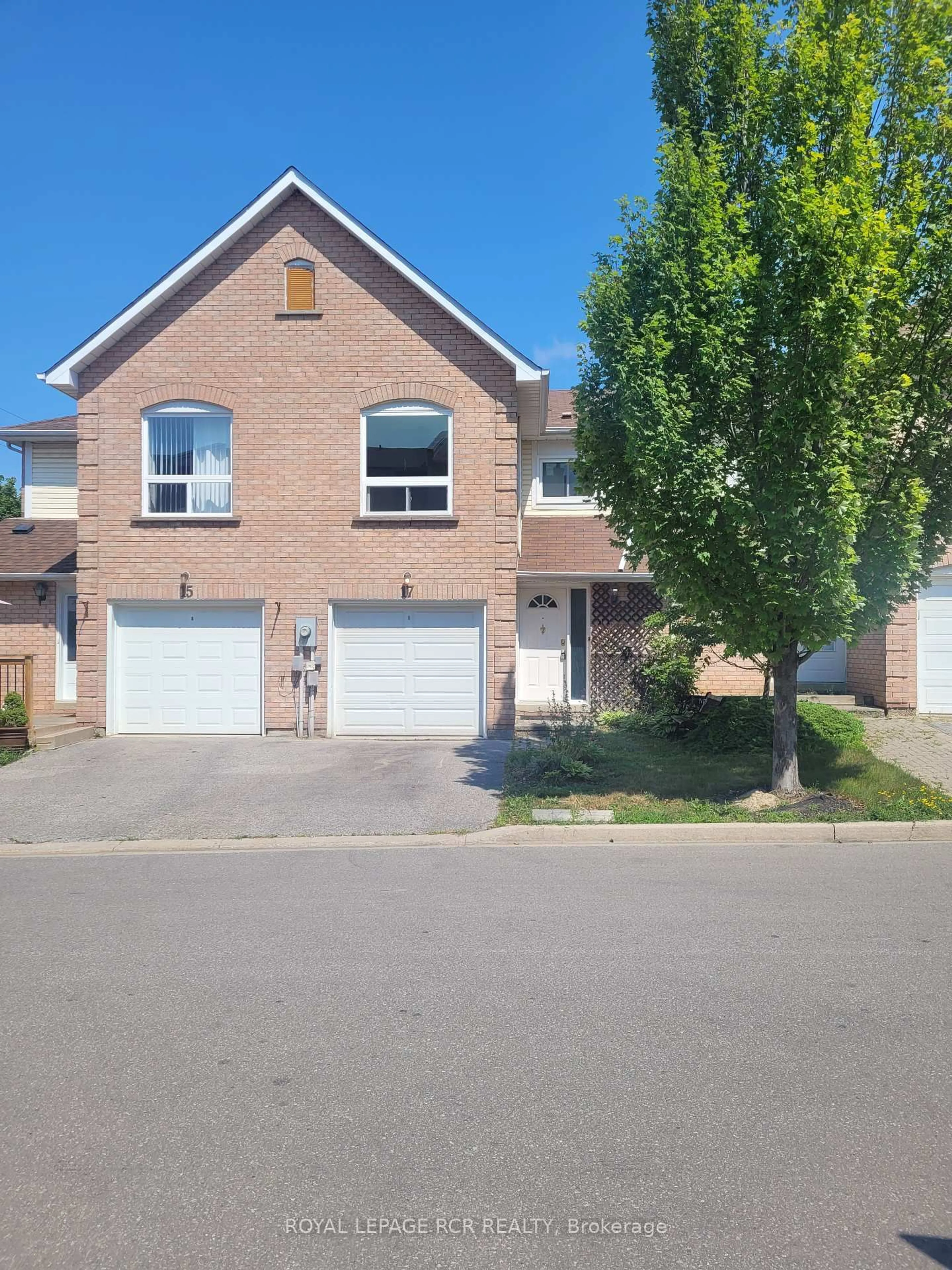Home with brick exterior material, street for 17 William Curtis Circ #2, Newmarket Ontario L3Y 8L7