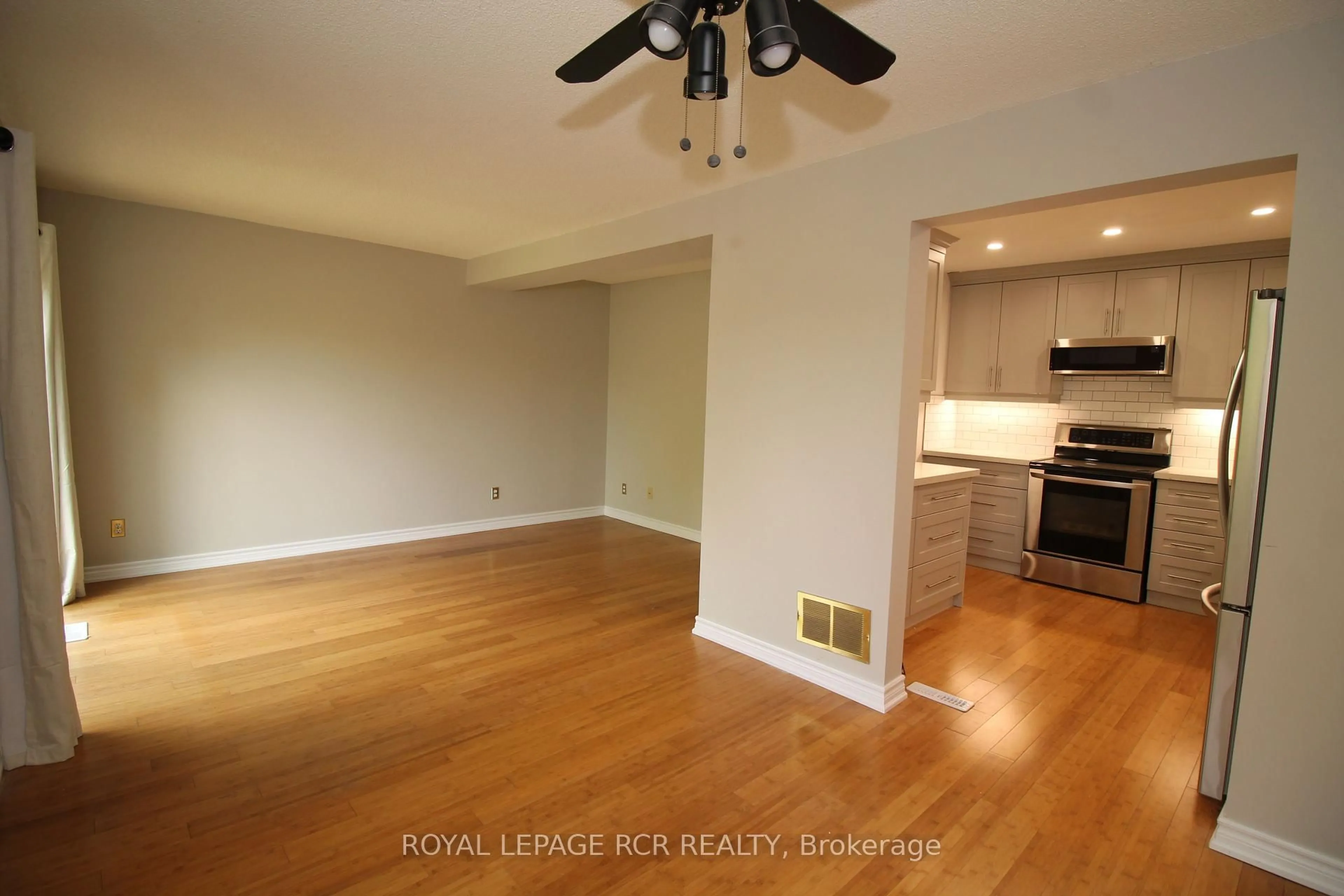 A pic of a room for 17 William Curtis Circ #2, Newmarket Ontario L3Y 8L7