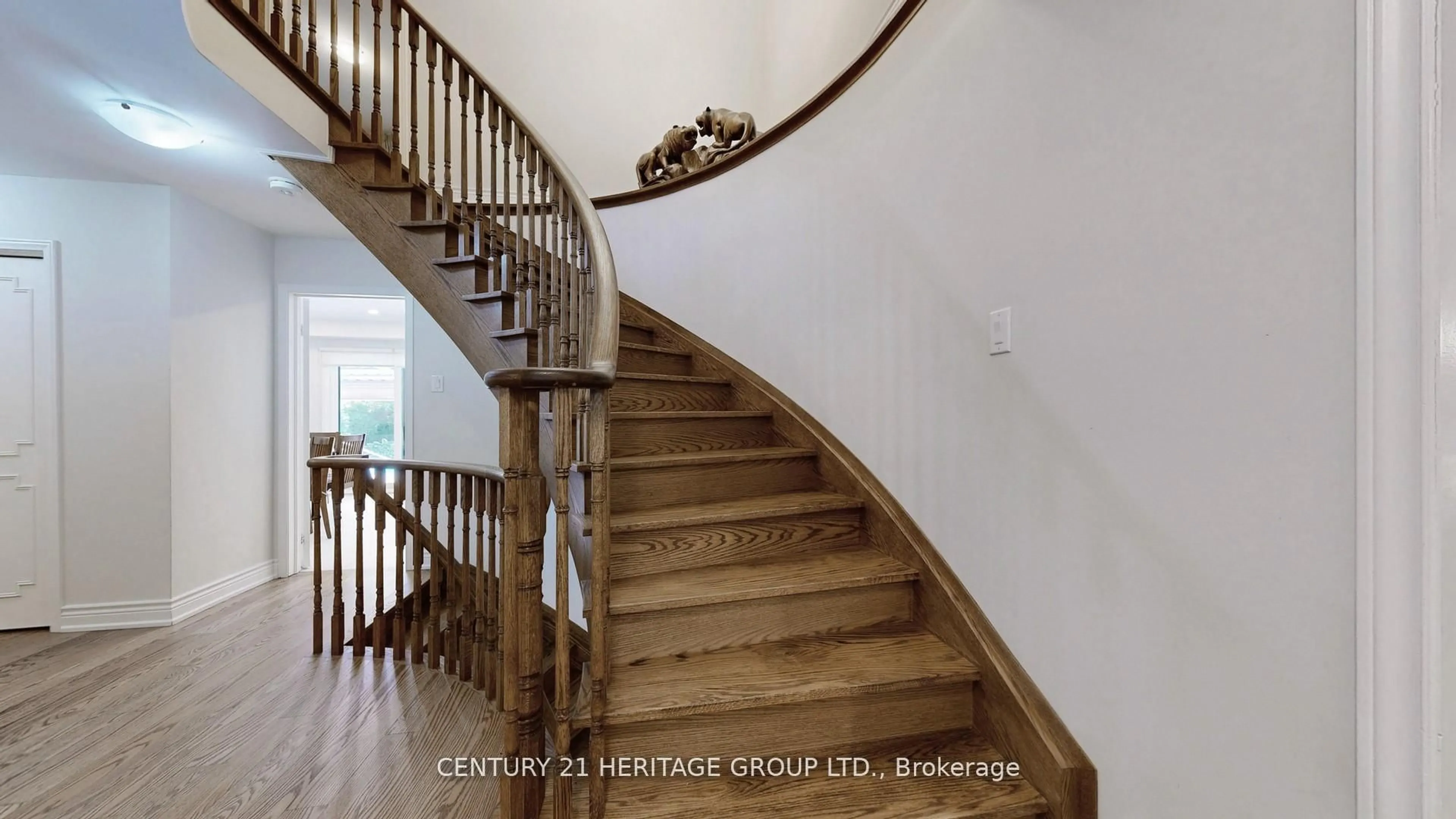 Stairs for 280 Henderson Ave, Markham Ontario L3T 2M2