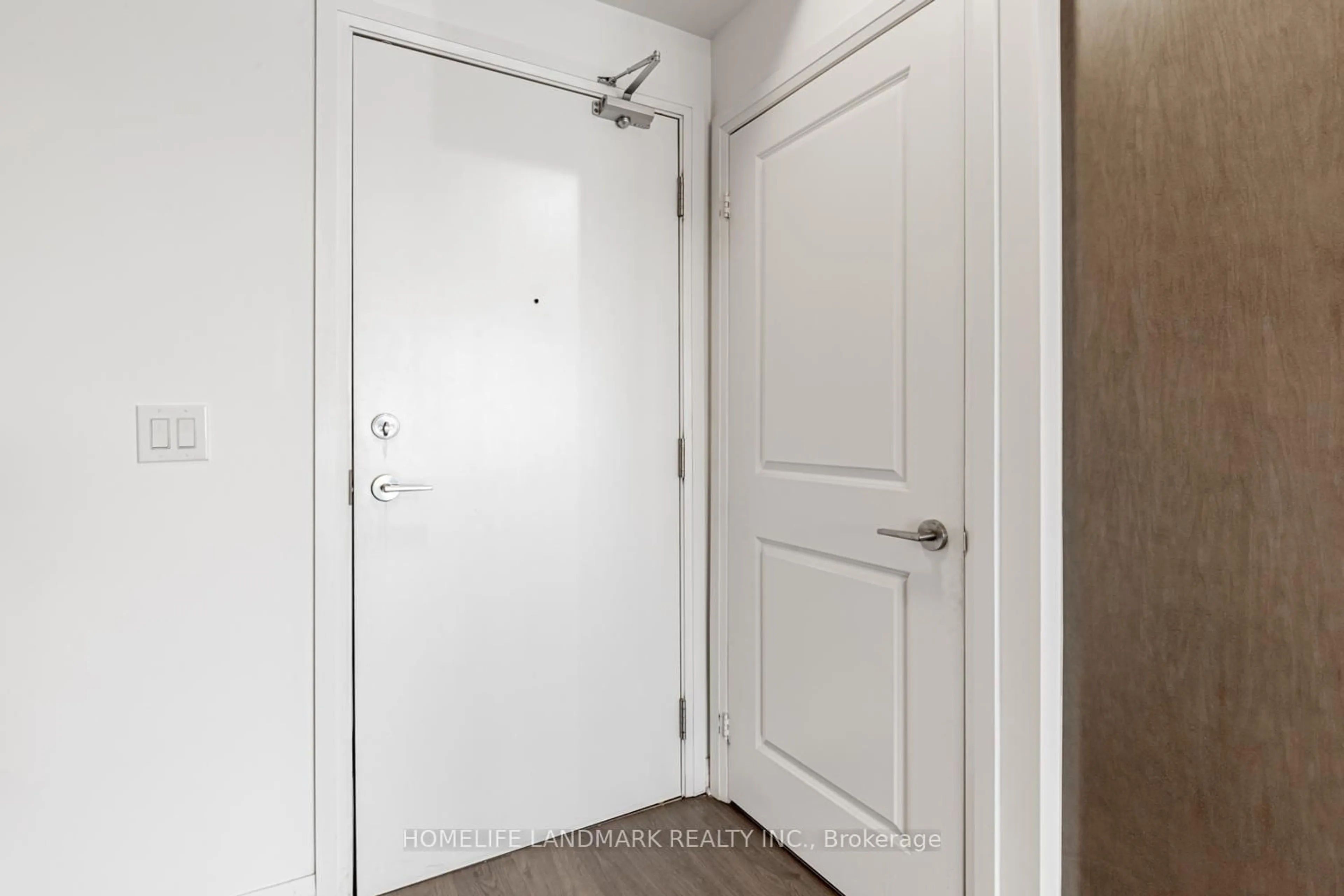 Indoor entryway for 55 Oneida Cres #1606, Richmond Hill Ontario L4B 4T9