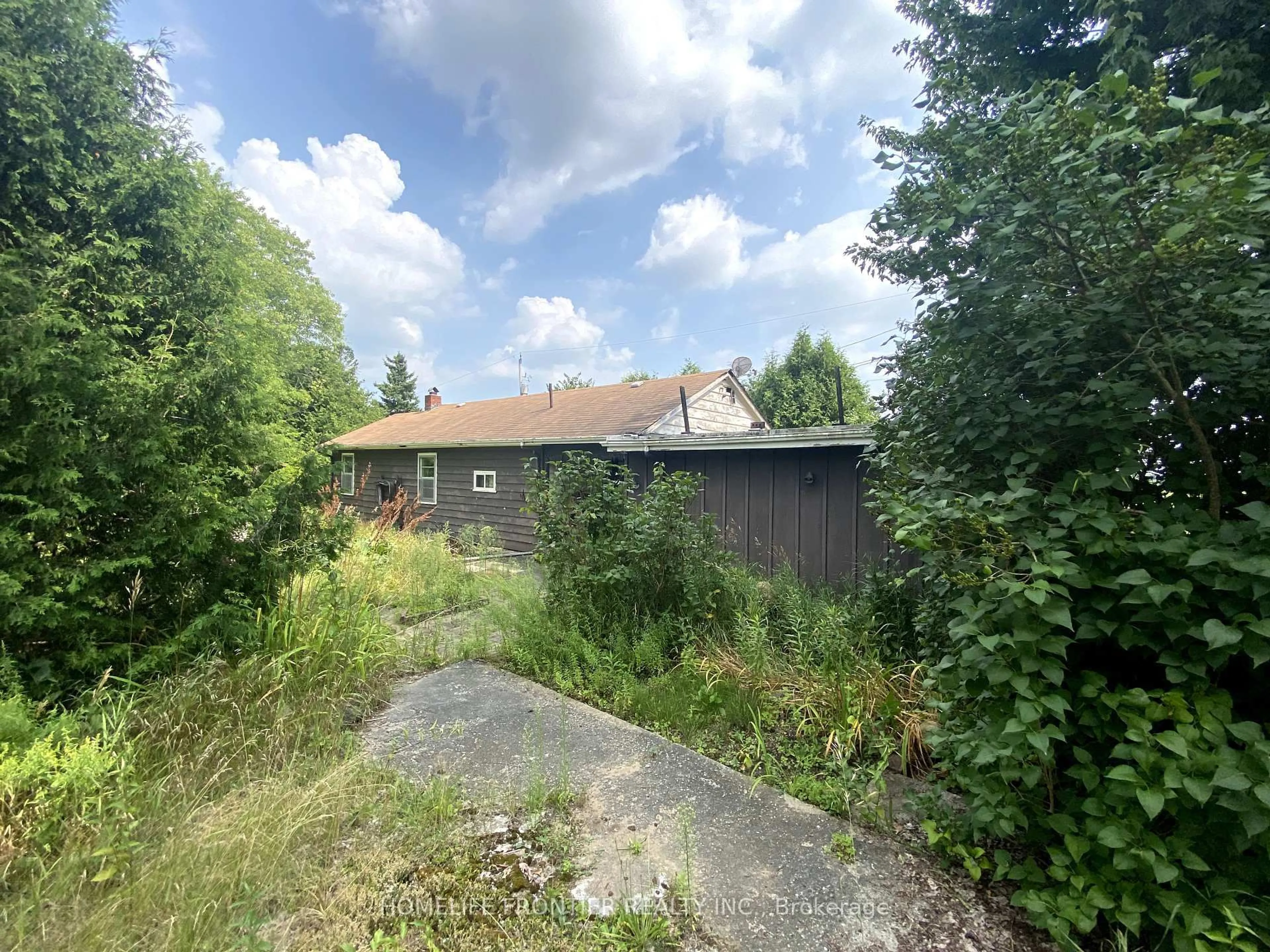 A pic from outside/outdoor area/front of a property/back of a property/a pic from drone, unknown for 14201 Woodbine Ave, Whitchurch-Stouffville Ontario L0H 1G0