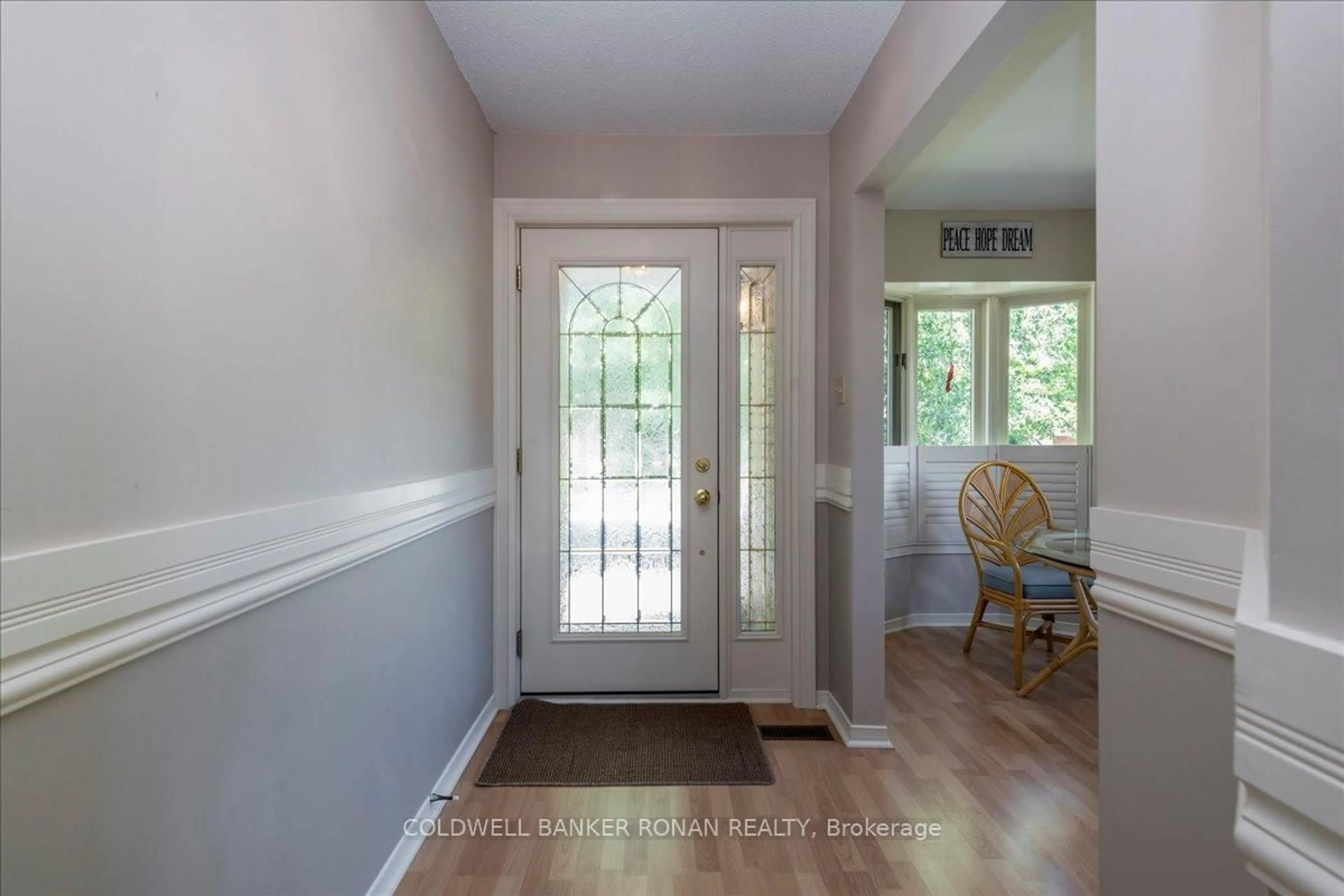 Indoor entryway for 126 Green Briar Rd, New Tecumseth Ontario L9R 1S2