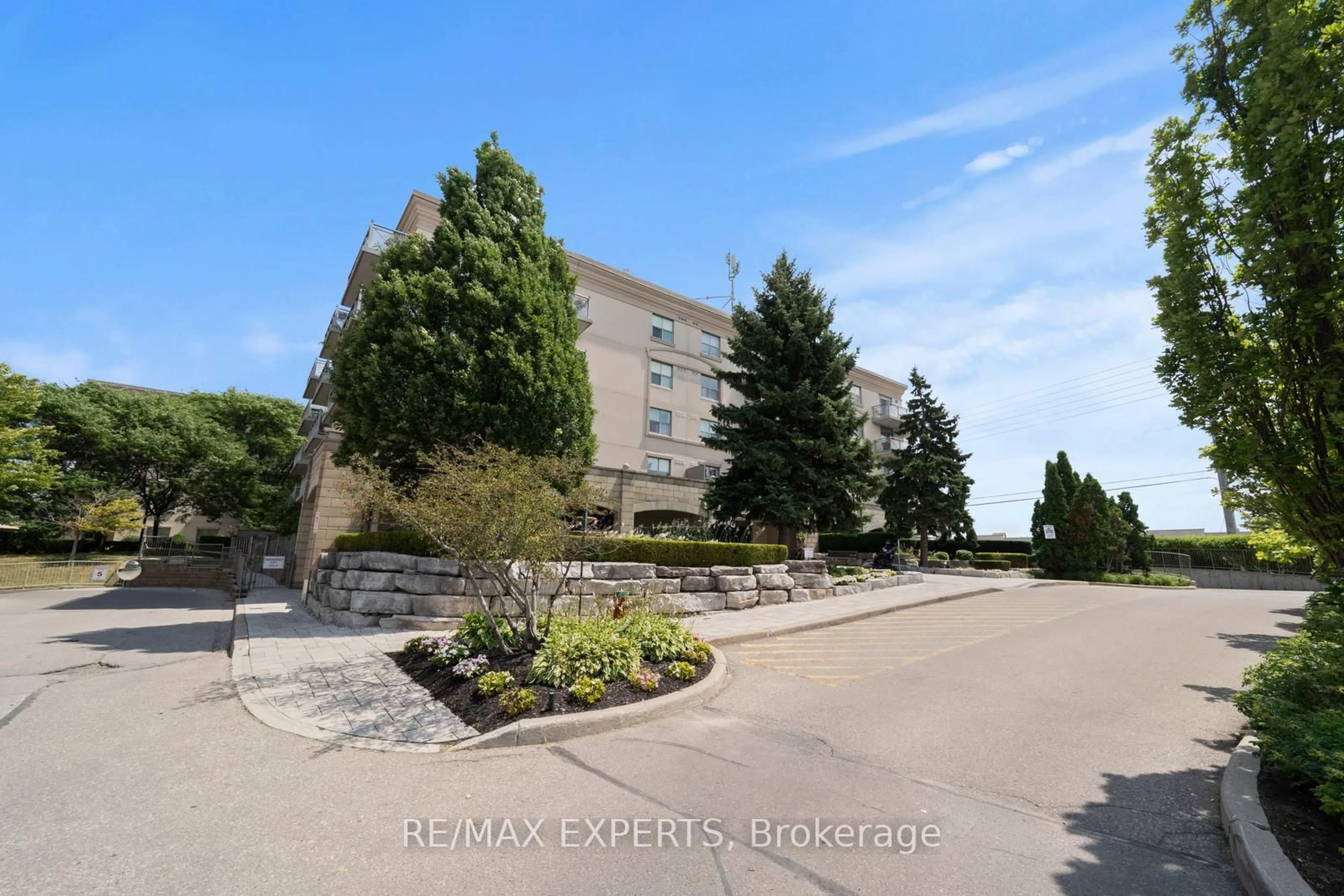 Patio, unknown for 2500 Rutherford Rd, Vaughan Ontario L4K 5R1