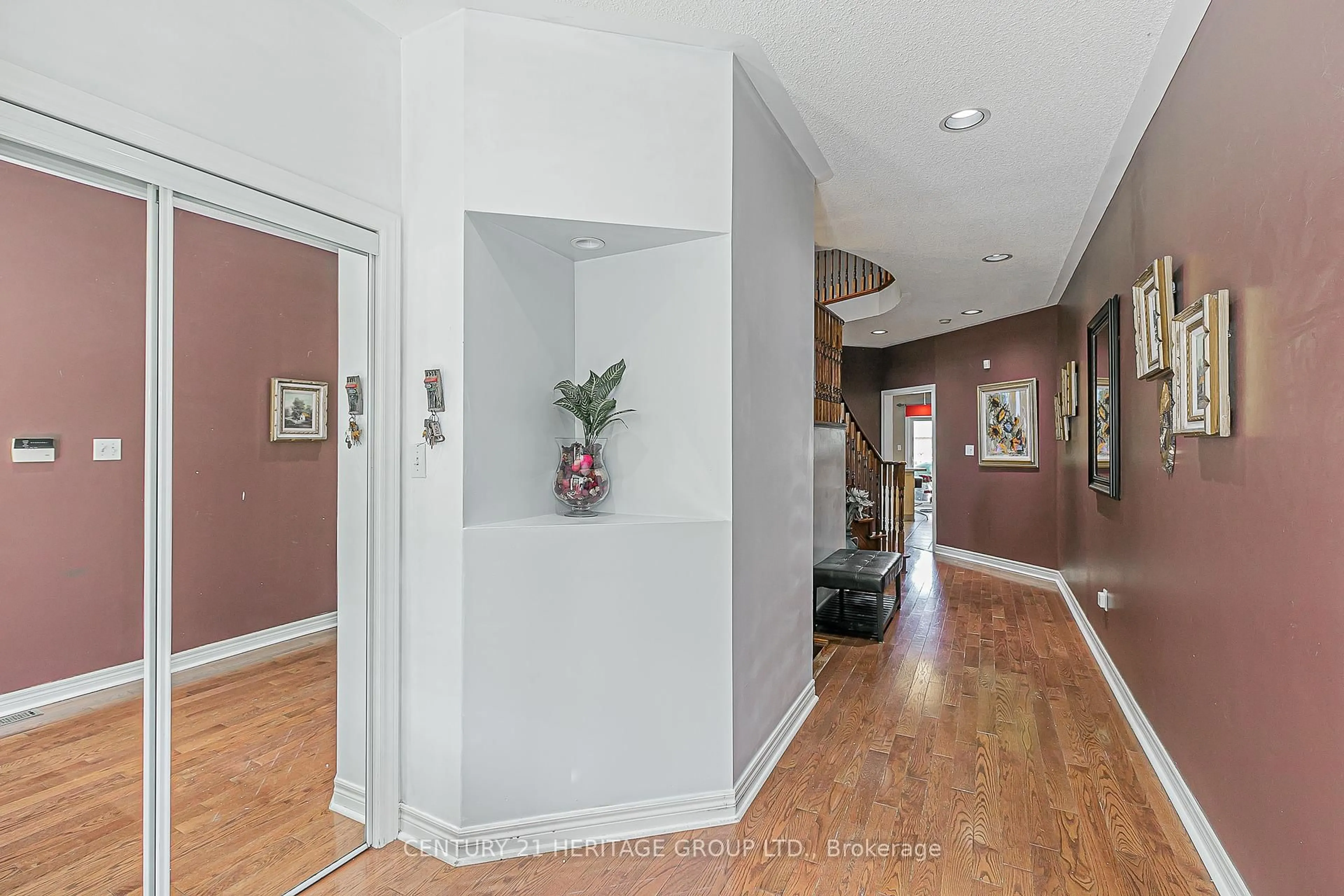 Indoor foyer for 80 Santa Maria Tr, Vaughan Ontario L6A 3G9