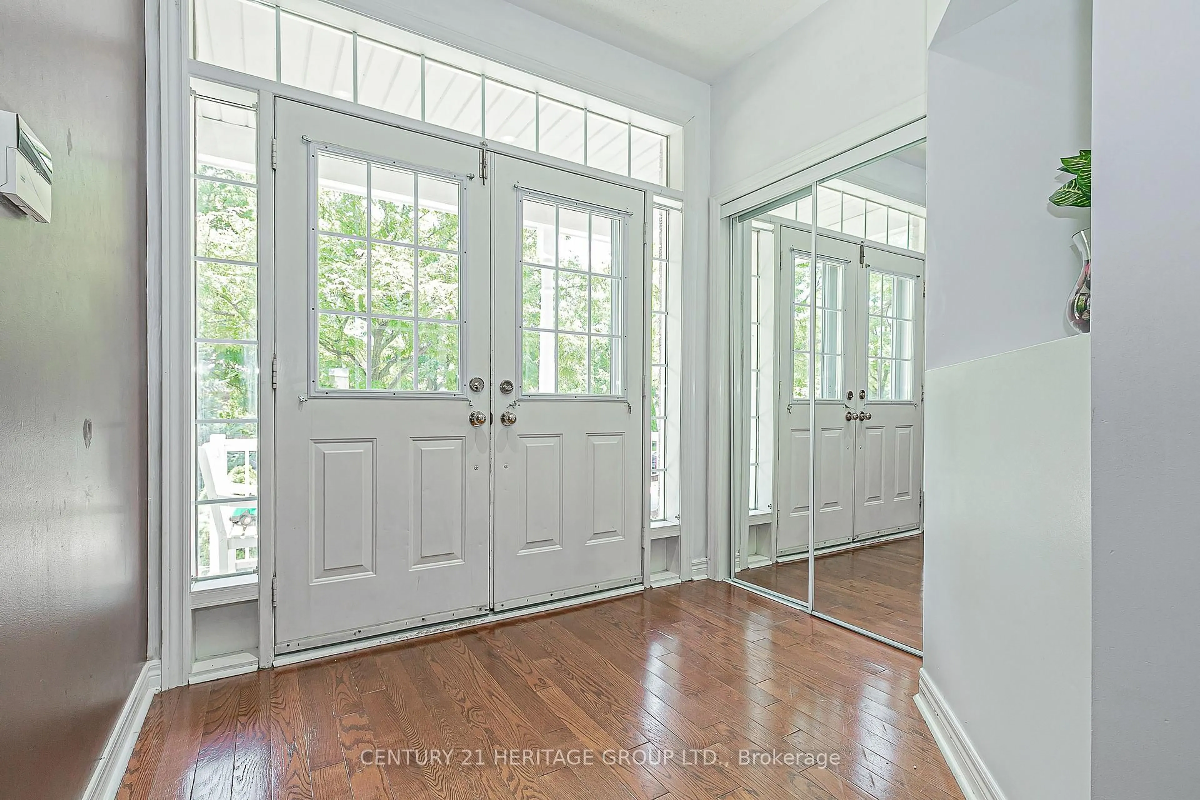 Indoor entryway for 80 Santa Maria Tr, Vaughan Ontario L6A 3G9