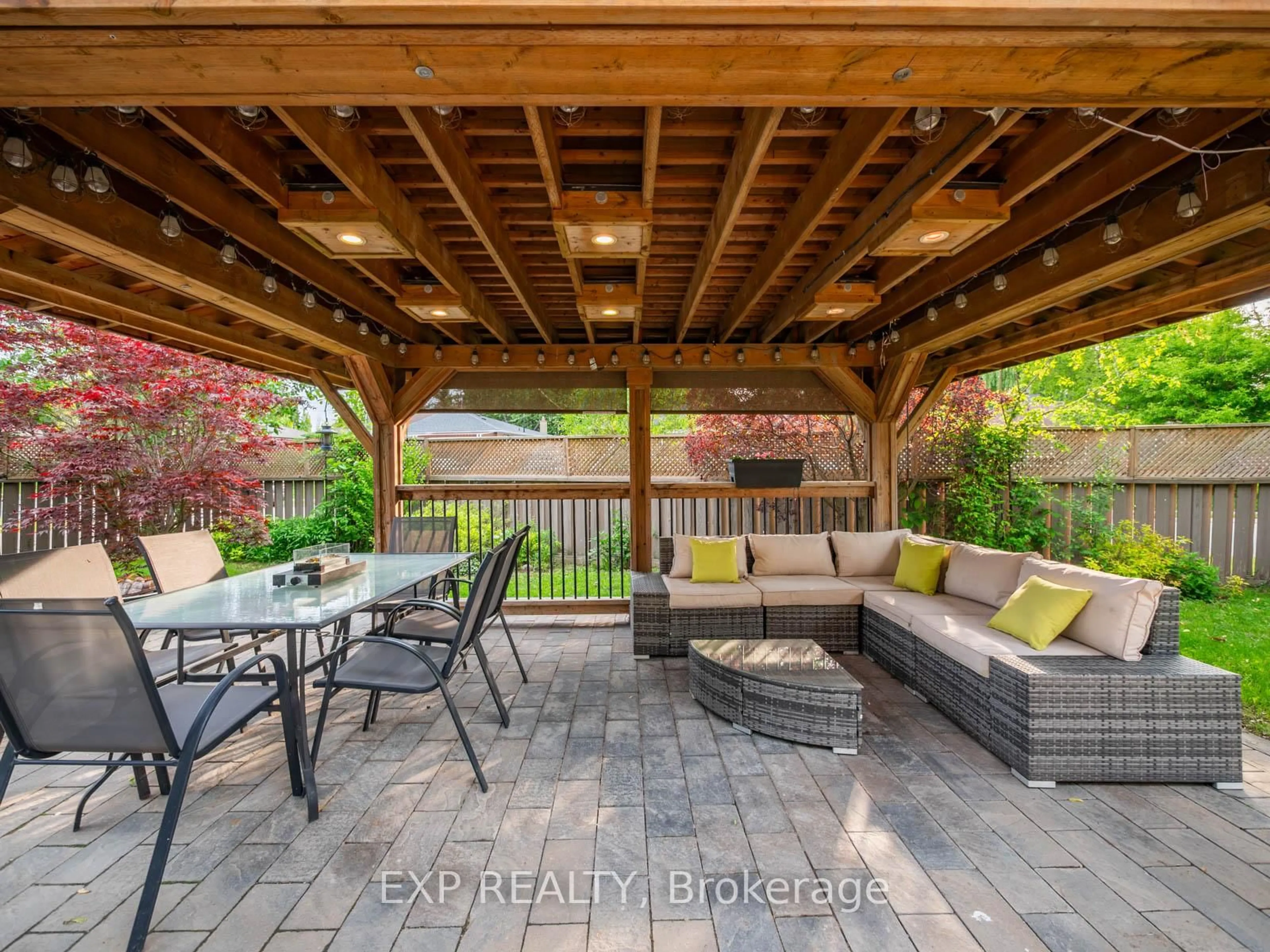 Patio, street for 210 Ashlar Rd, Richmond Hill Ontario L4C 2W6