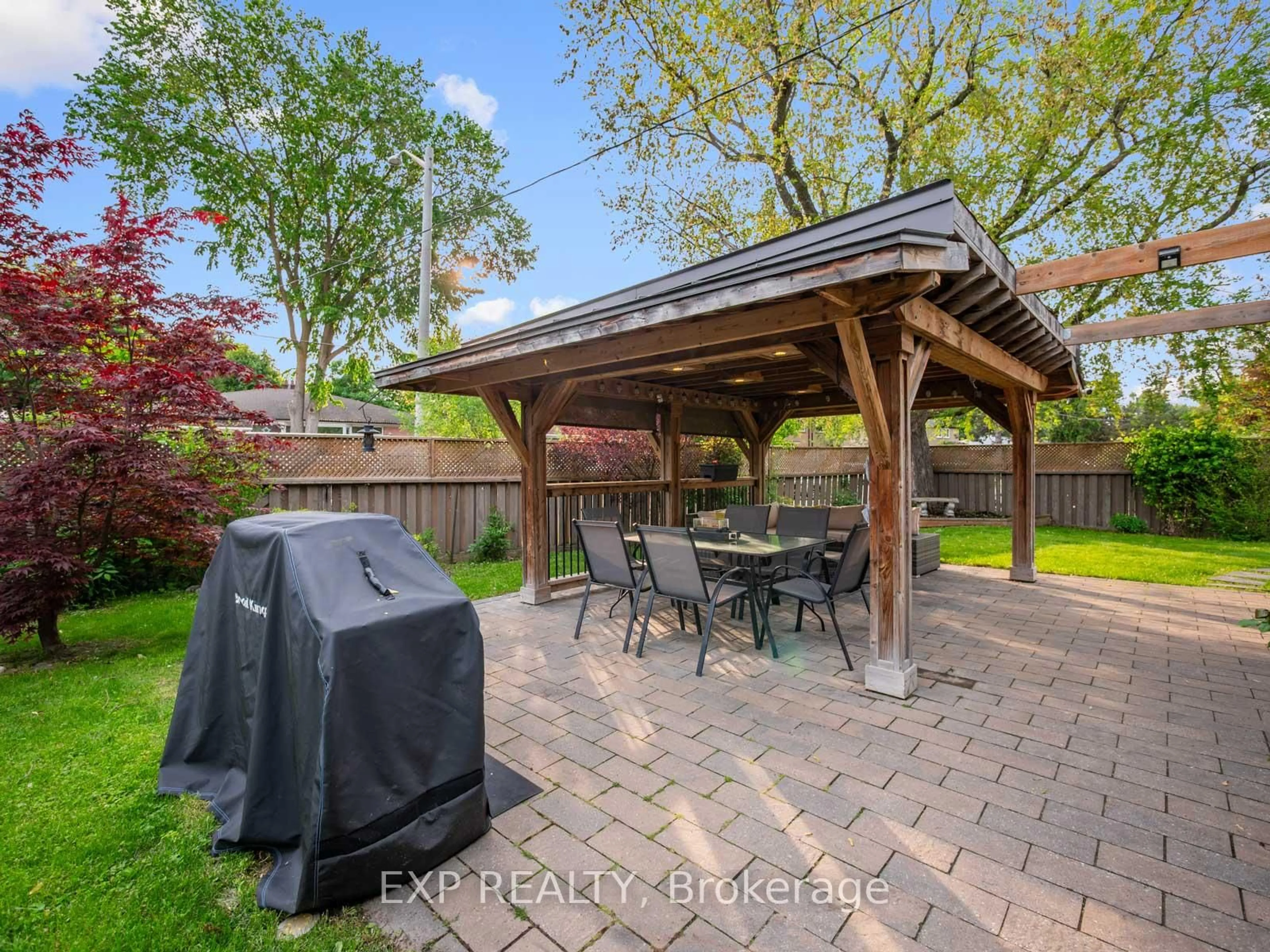 Patio, street for 210 Ashlar Rd, Richmond Hill Ontario L4C 2W6