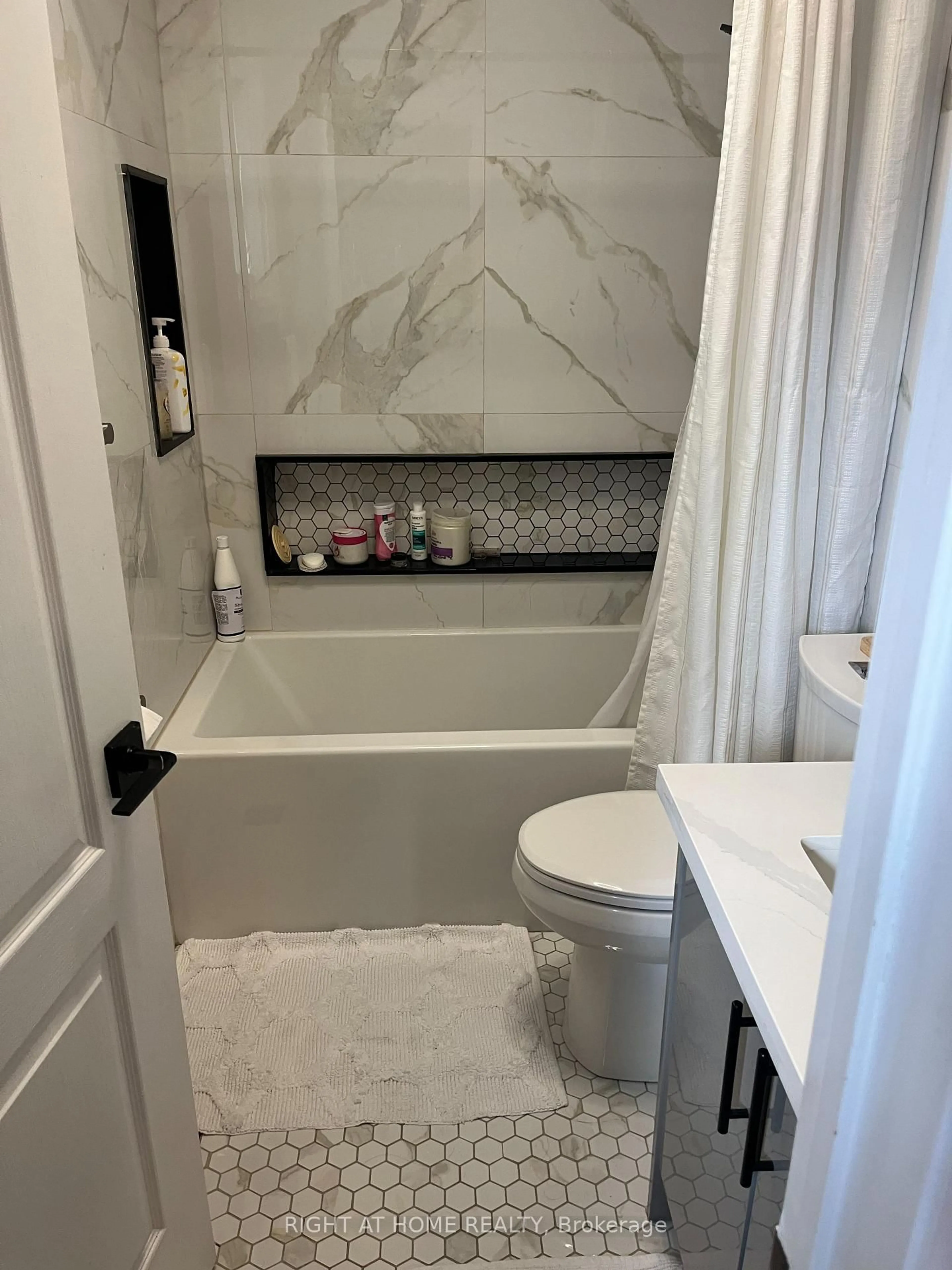 Contemporary bathroom, ceramic/tile floor for 26 Bluewater Tr, Vaughan Ontario L6A 3G5