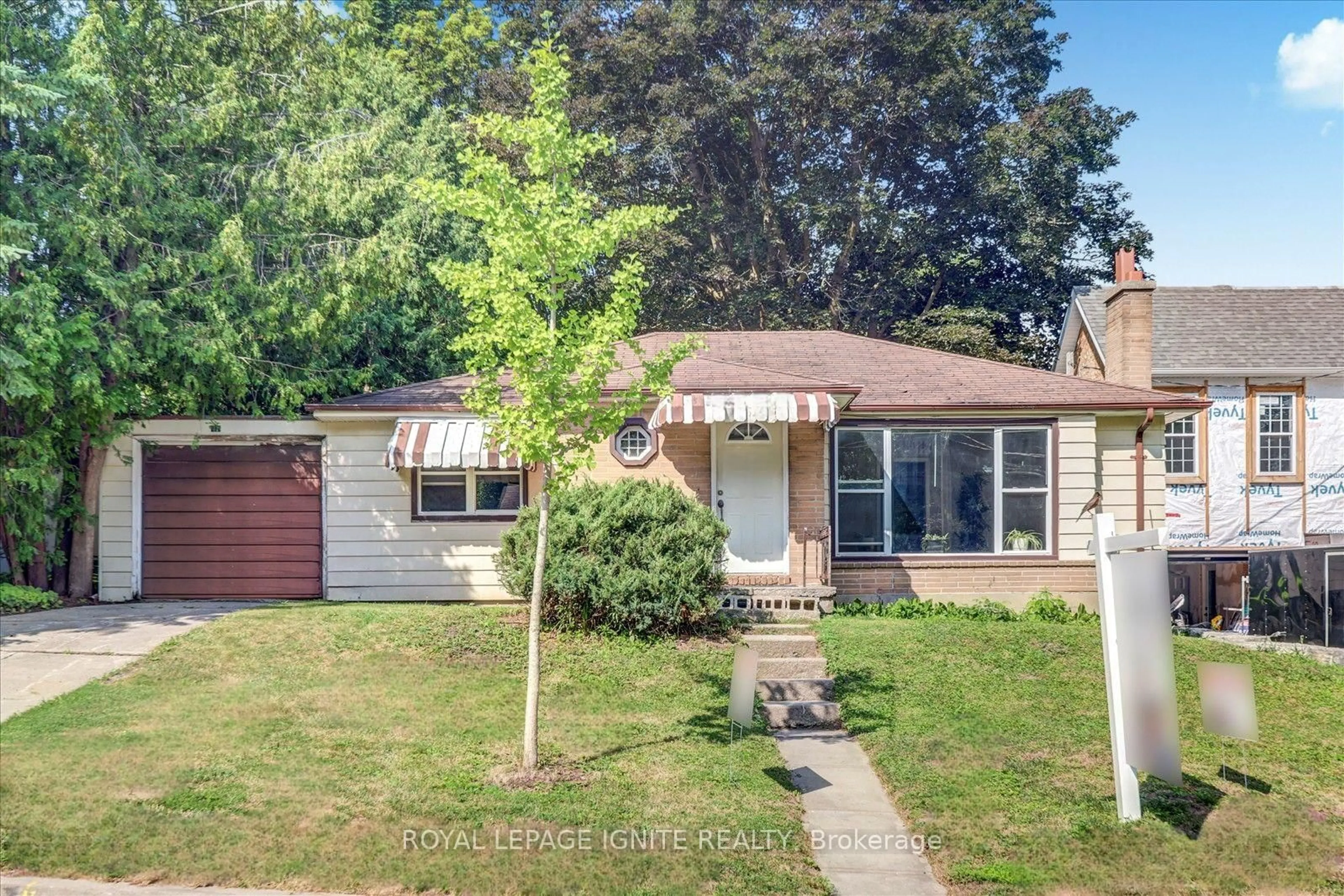 Unknown for 274 Court St, Newmarket Ontario L3Y 3S5