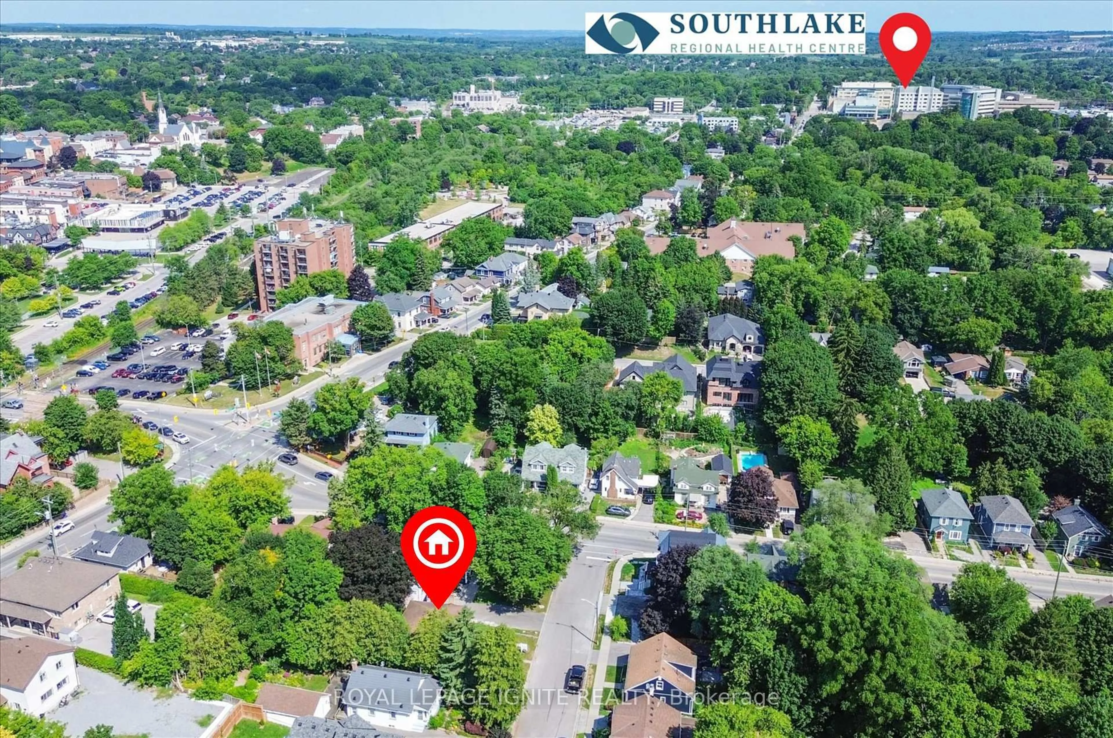 A pic from outside/outdoor area/front of a property/back of a property/a pic from drone, street for 274 Court St, Newmarket Ontario L3Y 3S5