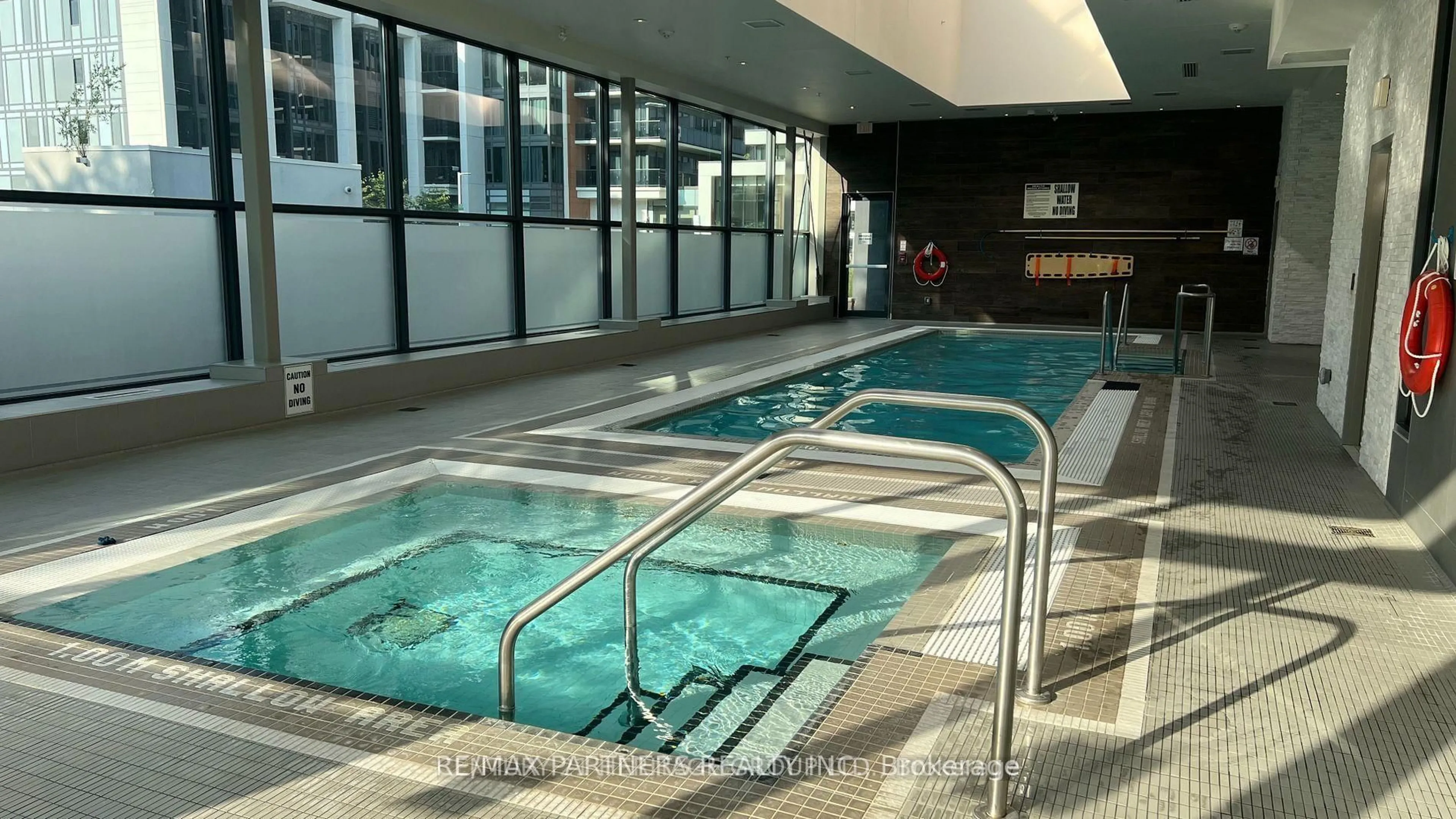 Pool for 9618 Yonge St #607, Richmond Hill Ontario L4C 0X5