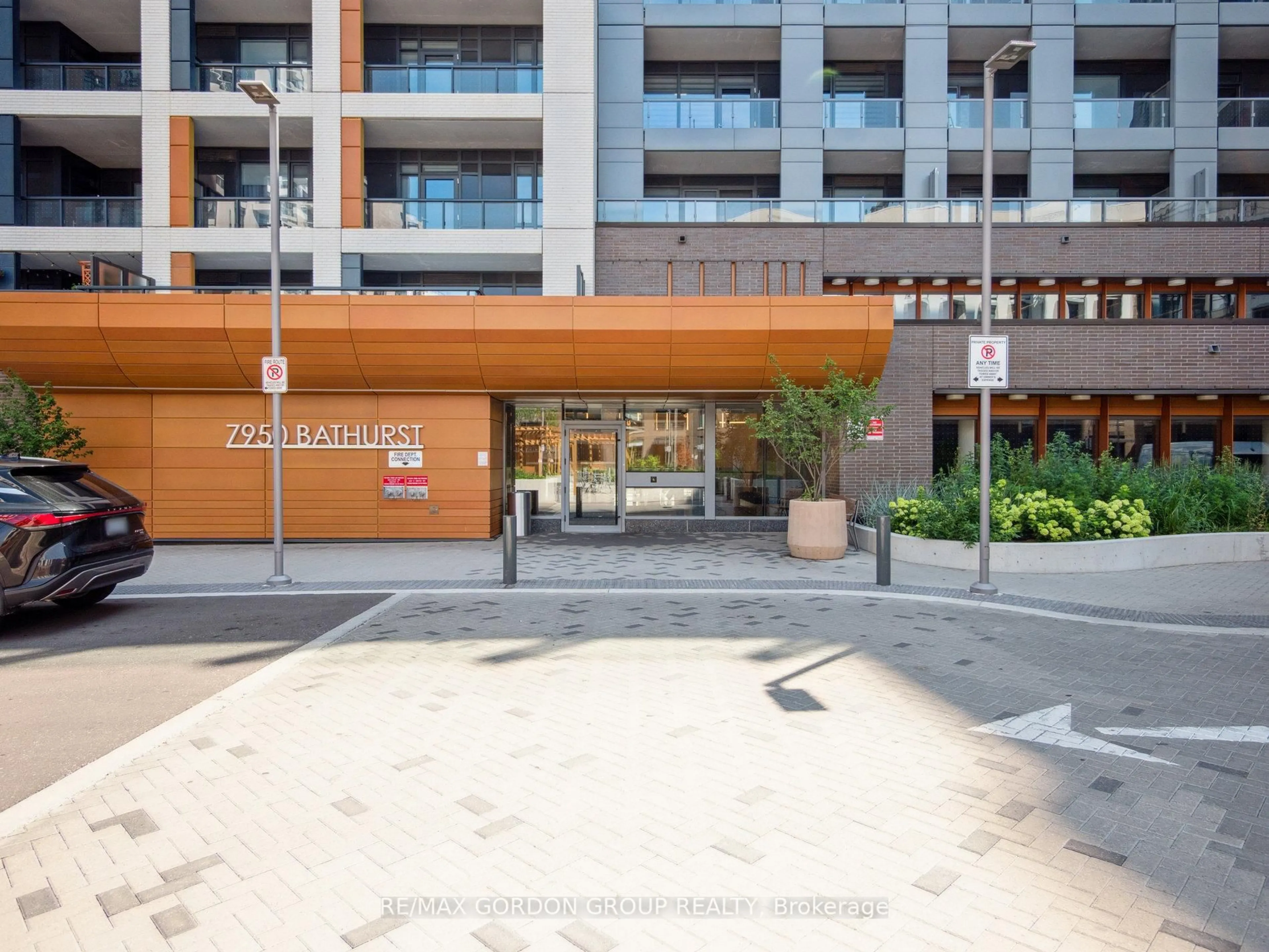 Indoor foyer for 7950 Bathurst St #1802, Vaughan Ontario L4J 0L4