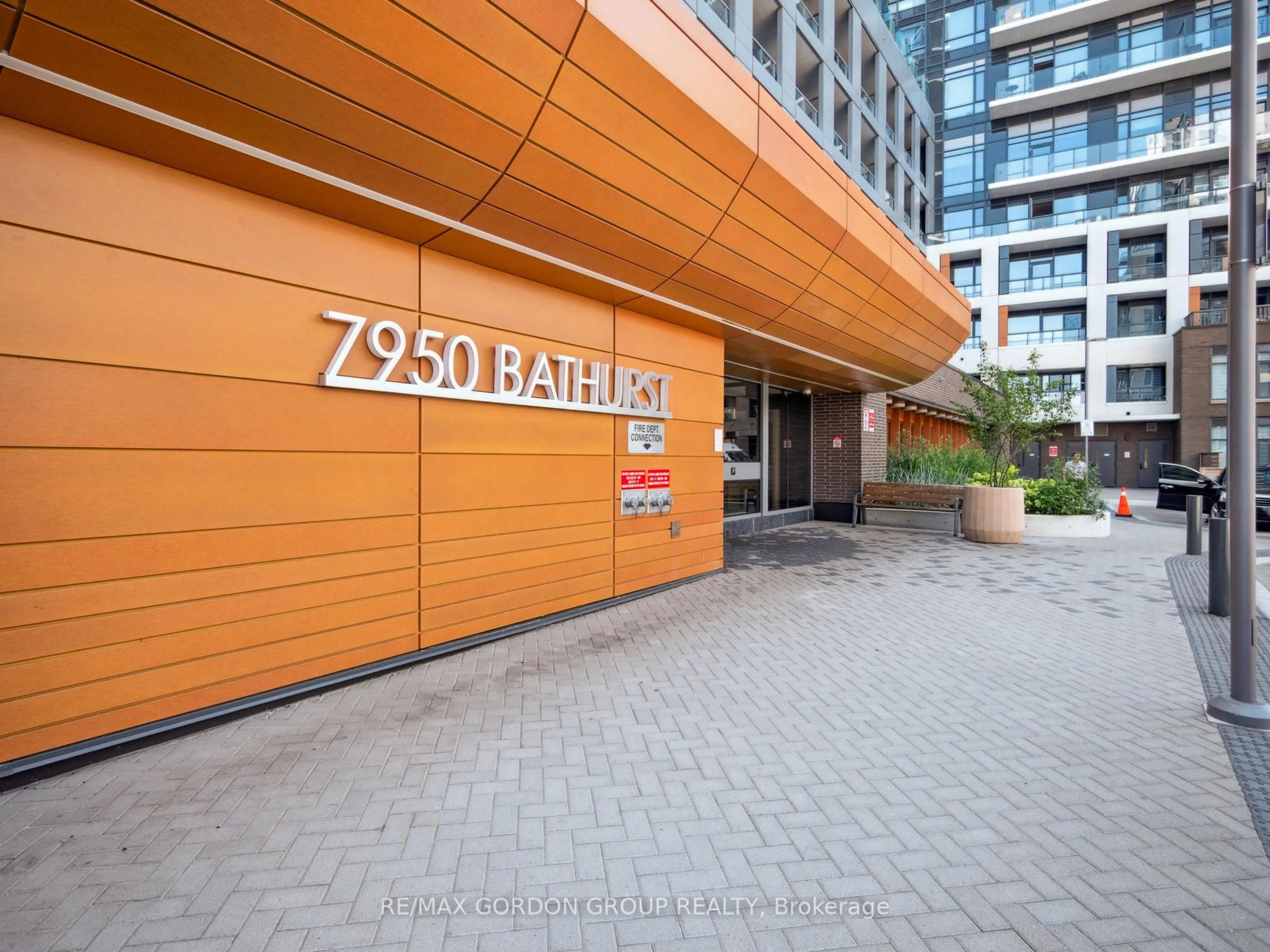 Indoor foyer for 7950 Bathurst St #1802, Vaughan Ontario L4J 0L4