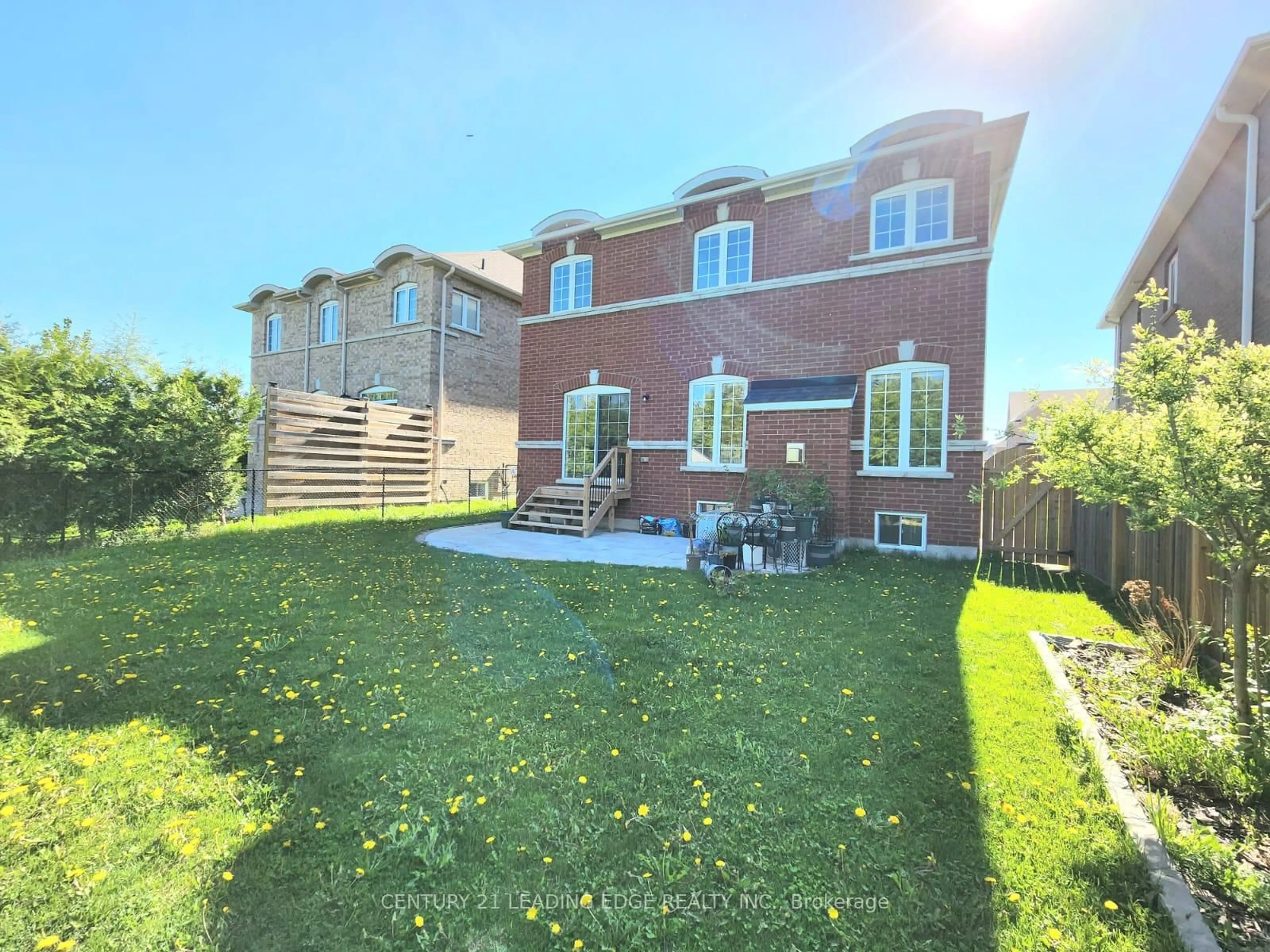 A pic from outside/outdoor area/front of a property/back of a property/a pic from drone, building for 79 Bramsey St, Georgina Ontario L0E 1R0